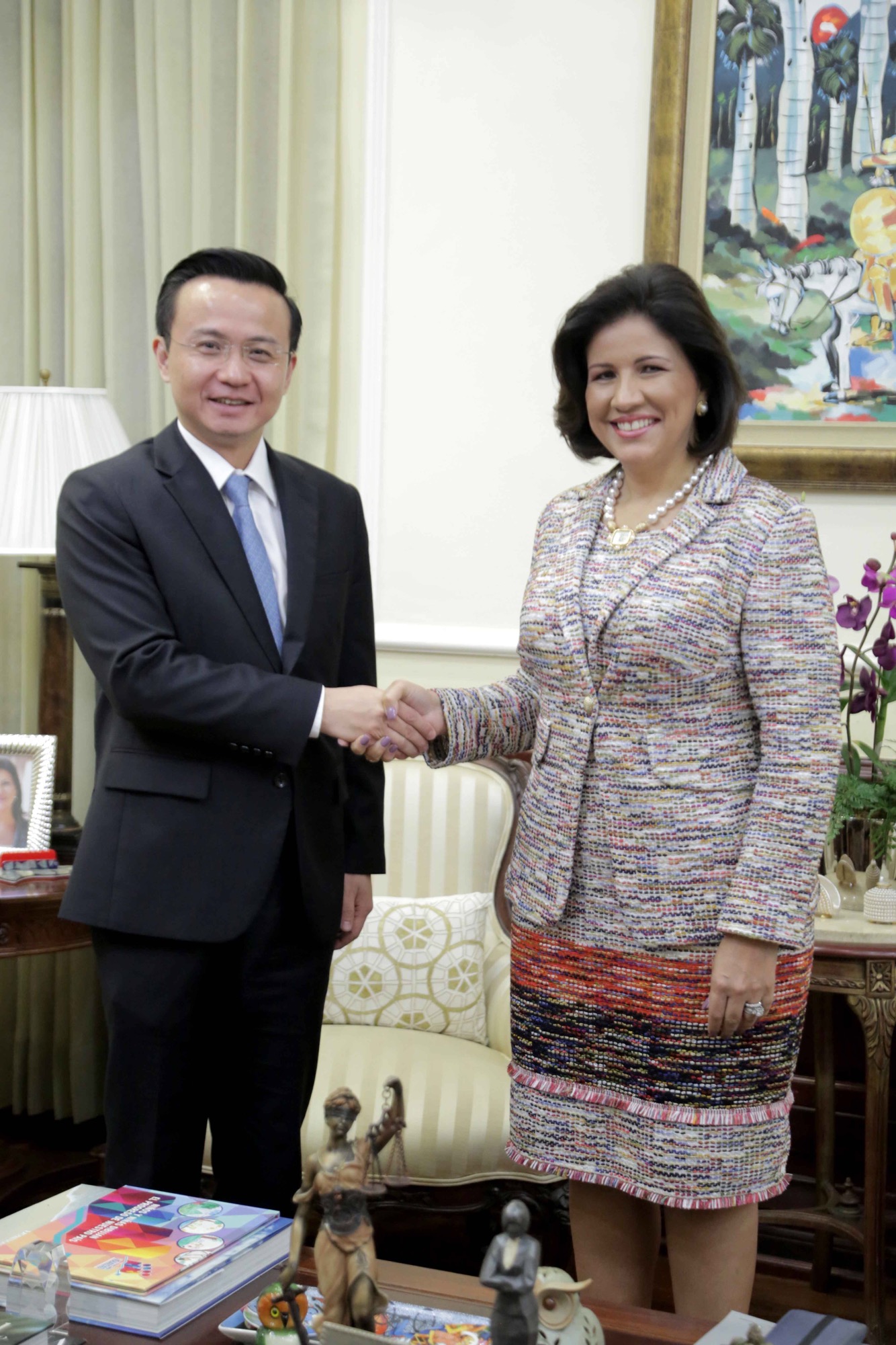 Margarita Cedeño recibe al embajador de China