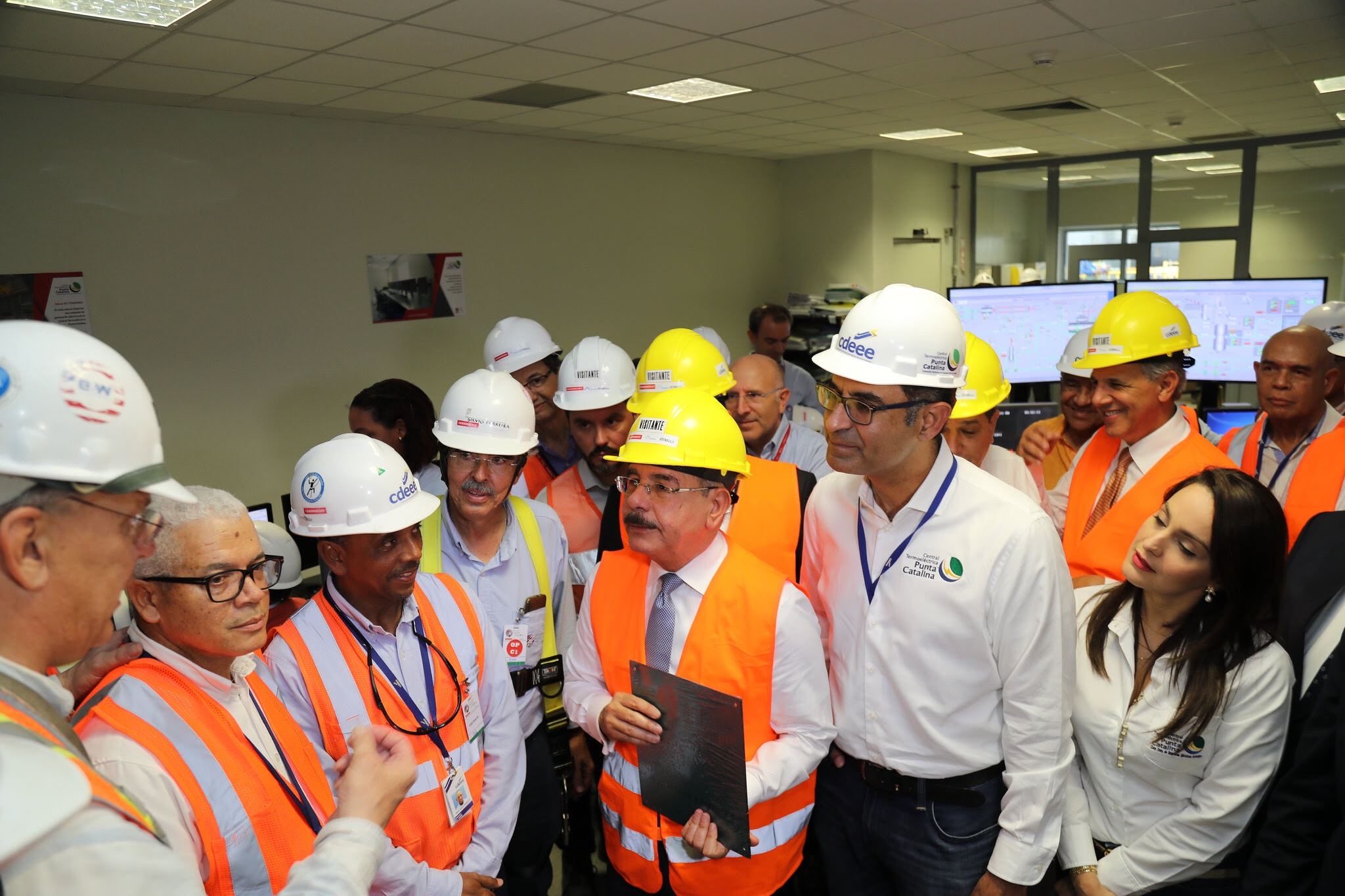 Danilo Medina ejecuta encendido de prueba de Punta Catalina