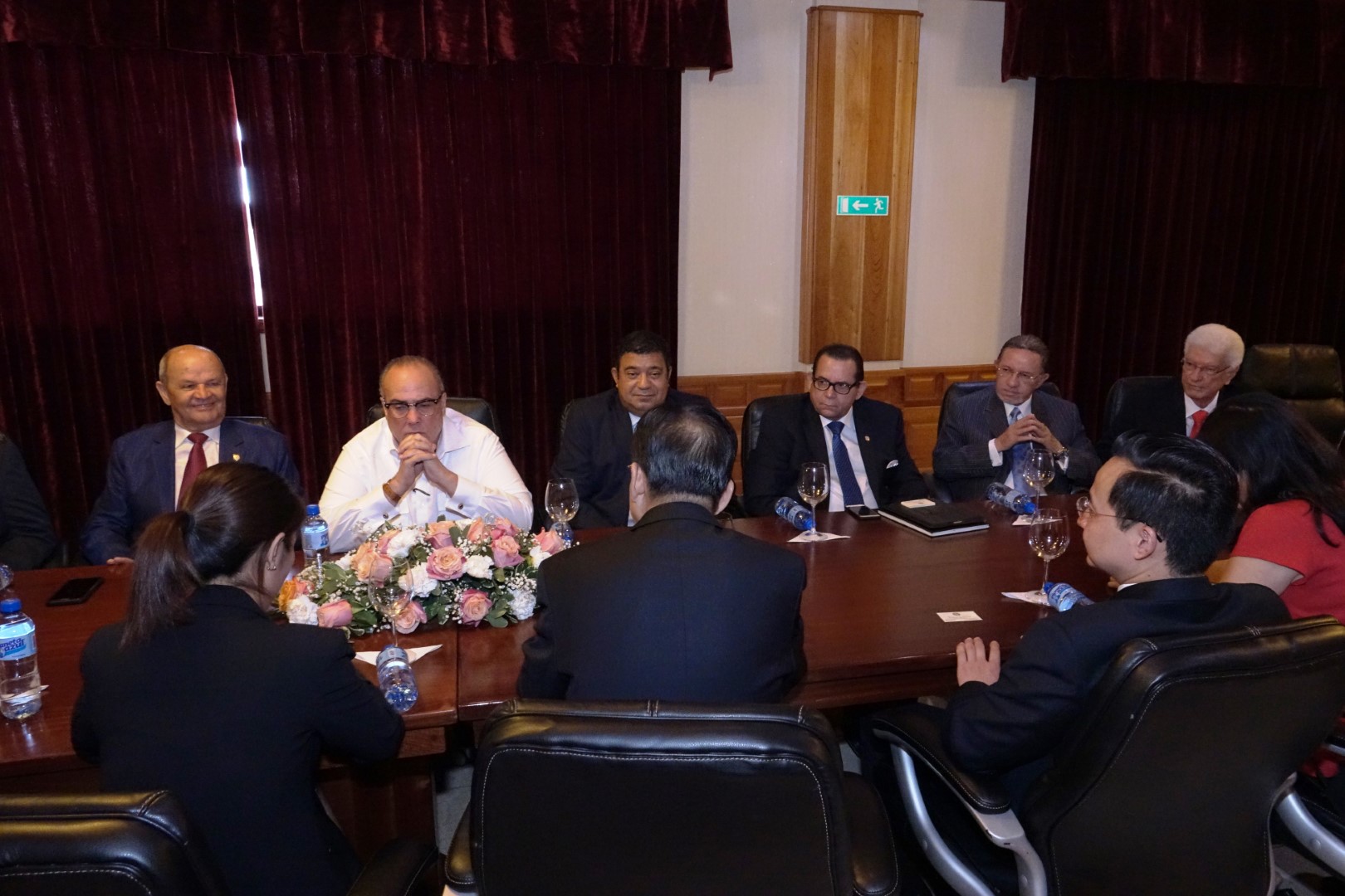 Senadores reciben  visita de cortesía Comisión de China