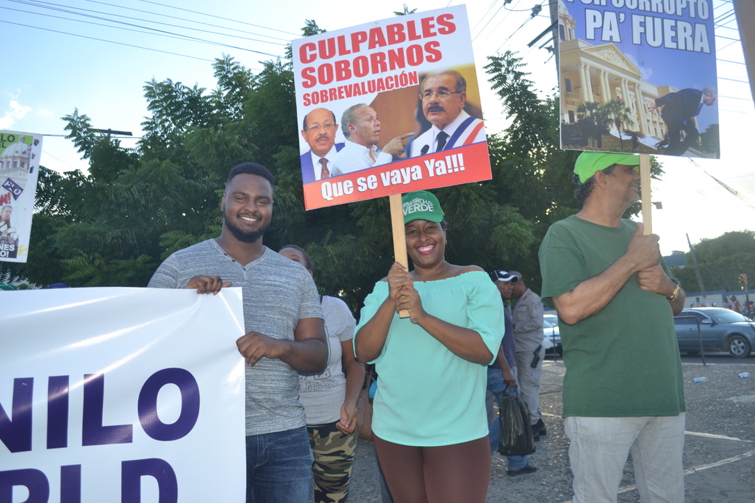 Grupos piden destituir a Danilo Medina