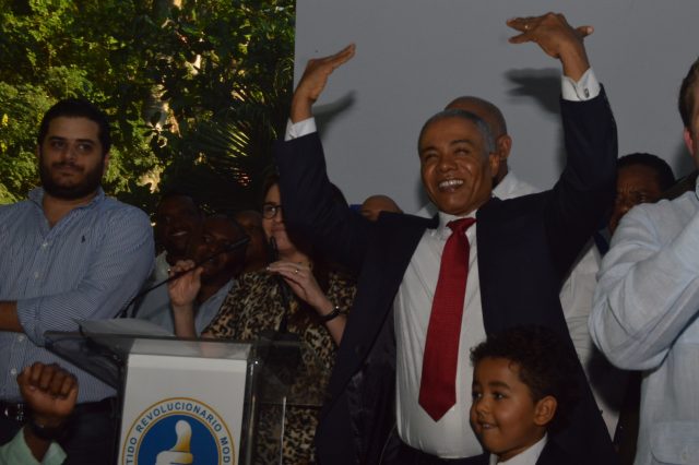 Exacalde Francisco Fernández y su esposa Betty Gerónimo pasan al PRM