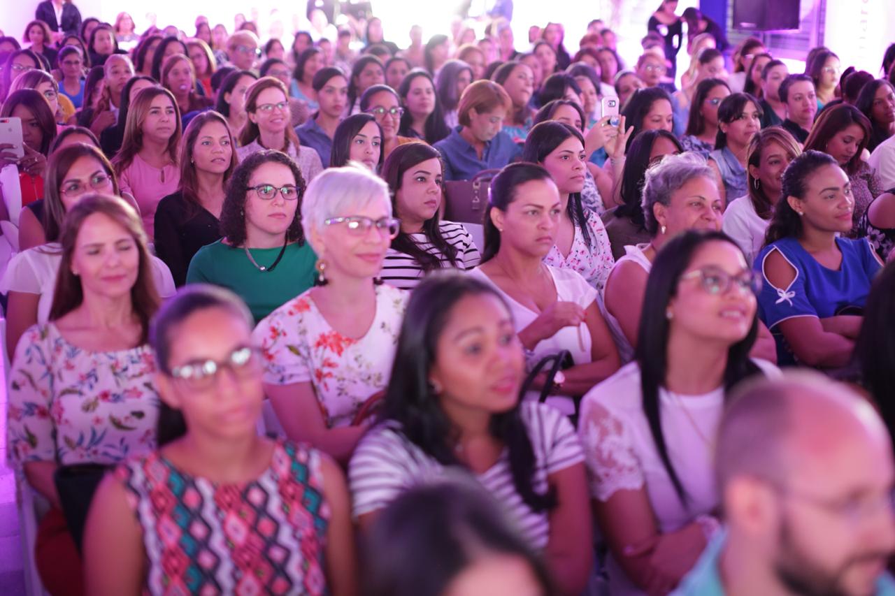 Cientos de personas asisten a conferencia “Mujer Emprende tu Branding”