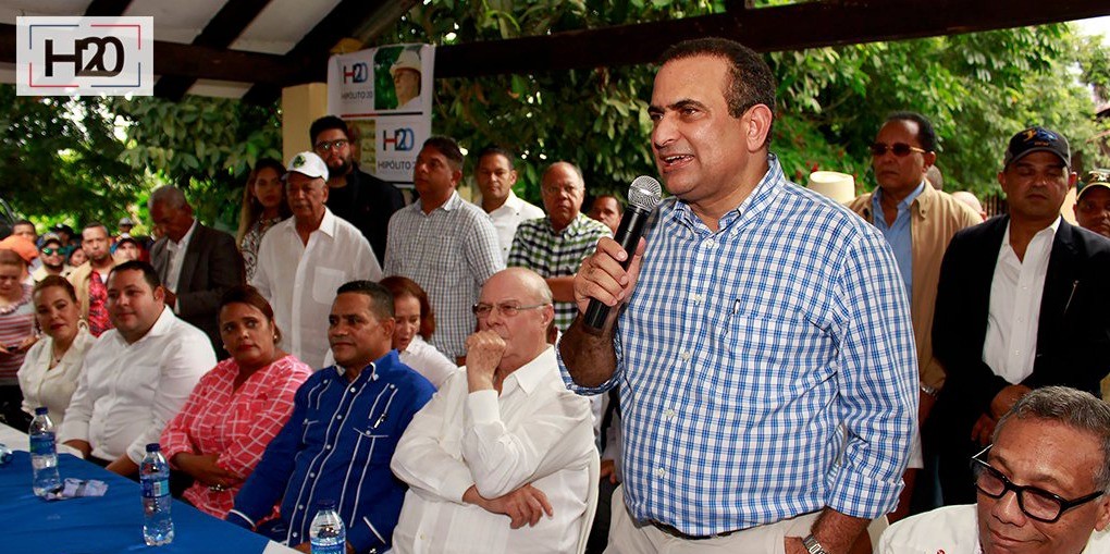 Héctor Acosta apoya a aspiraciones de Hipólito Mejía