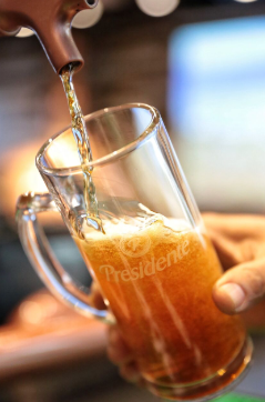 Presidente presenta edición especial para el “Oktobeerfest”