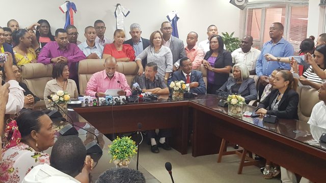 Eduardo Hidalgo reconoce el triunfo de Xiomara Guante en la ADP