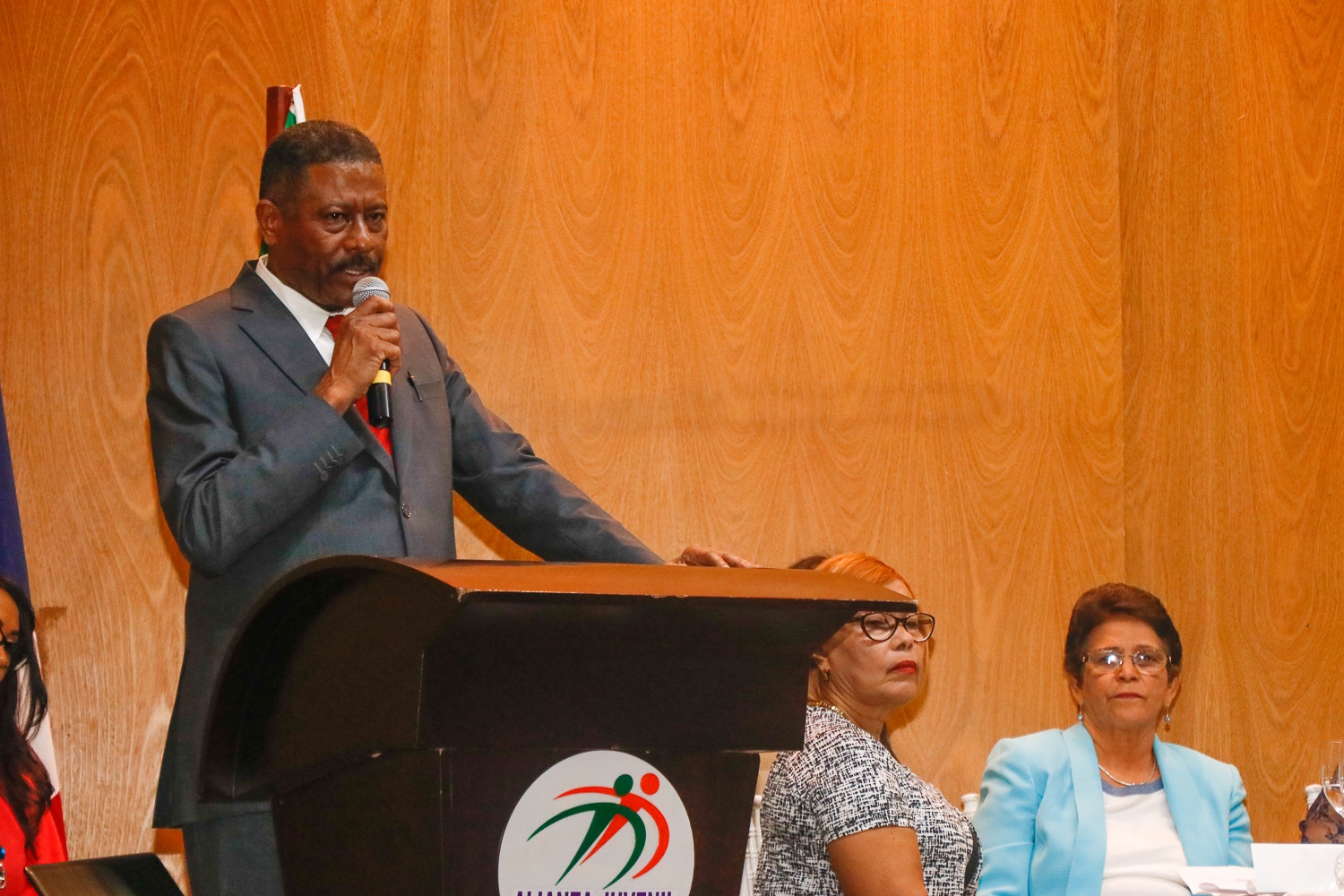 400 docentes y directores certificados por acuerdo MINERD-INAFOCAM-UCE