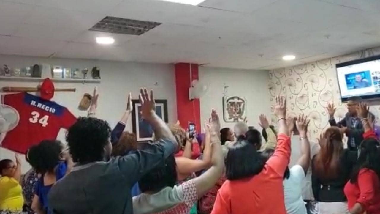 Juramentan equipos de Leonel en Cataluña y Zaragoza