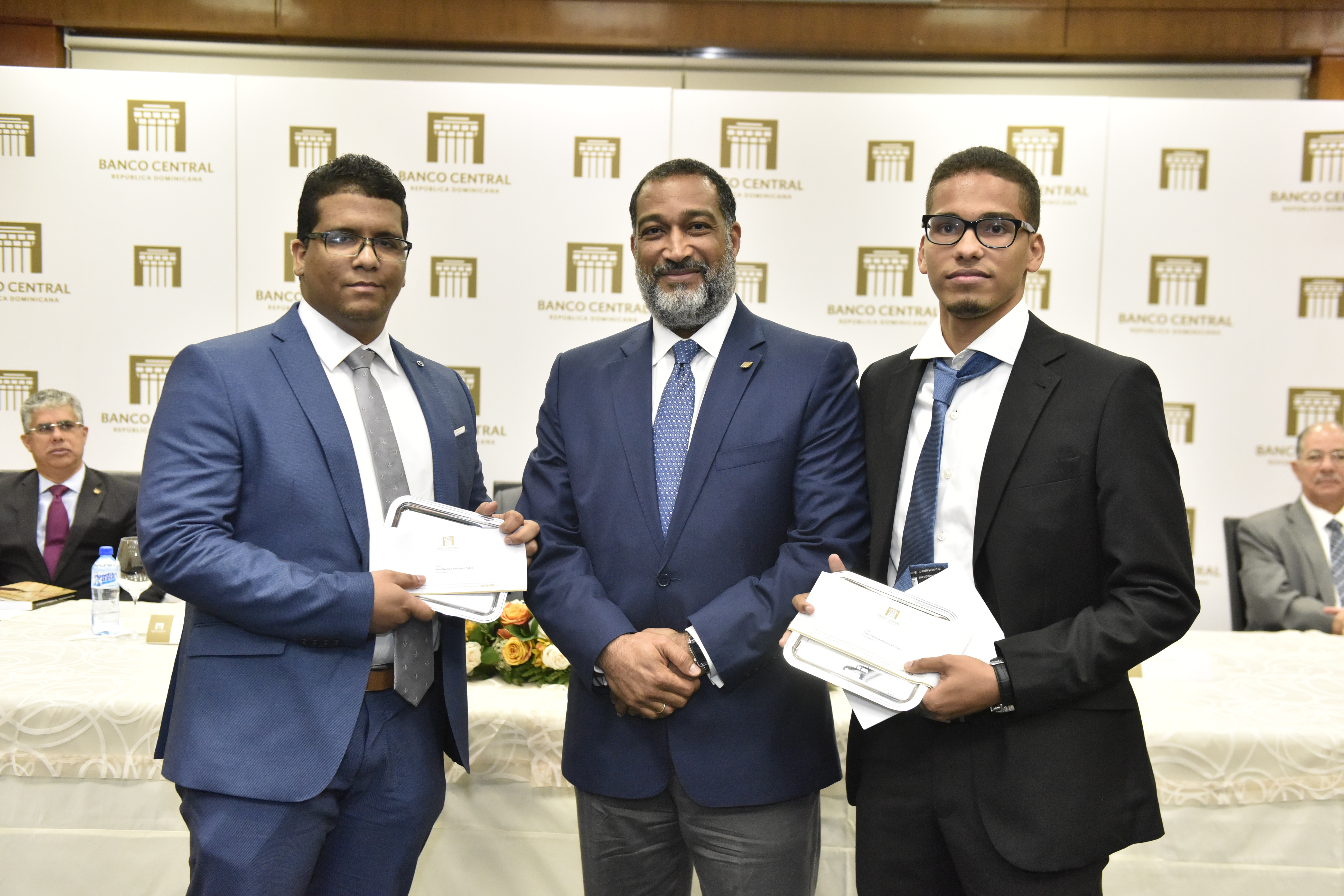 Banco Central entregó los premios del 32° Concurso Anual de Economía Biblioteca Juan Pablo Duarte
