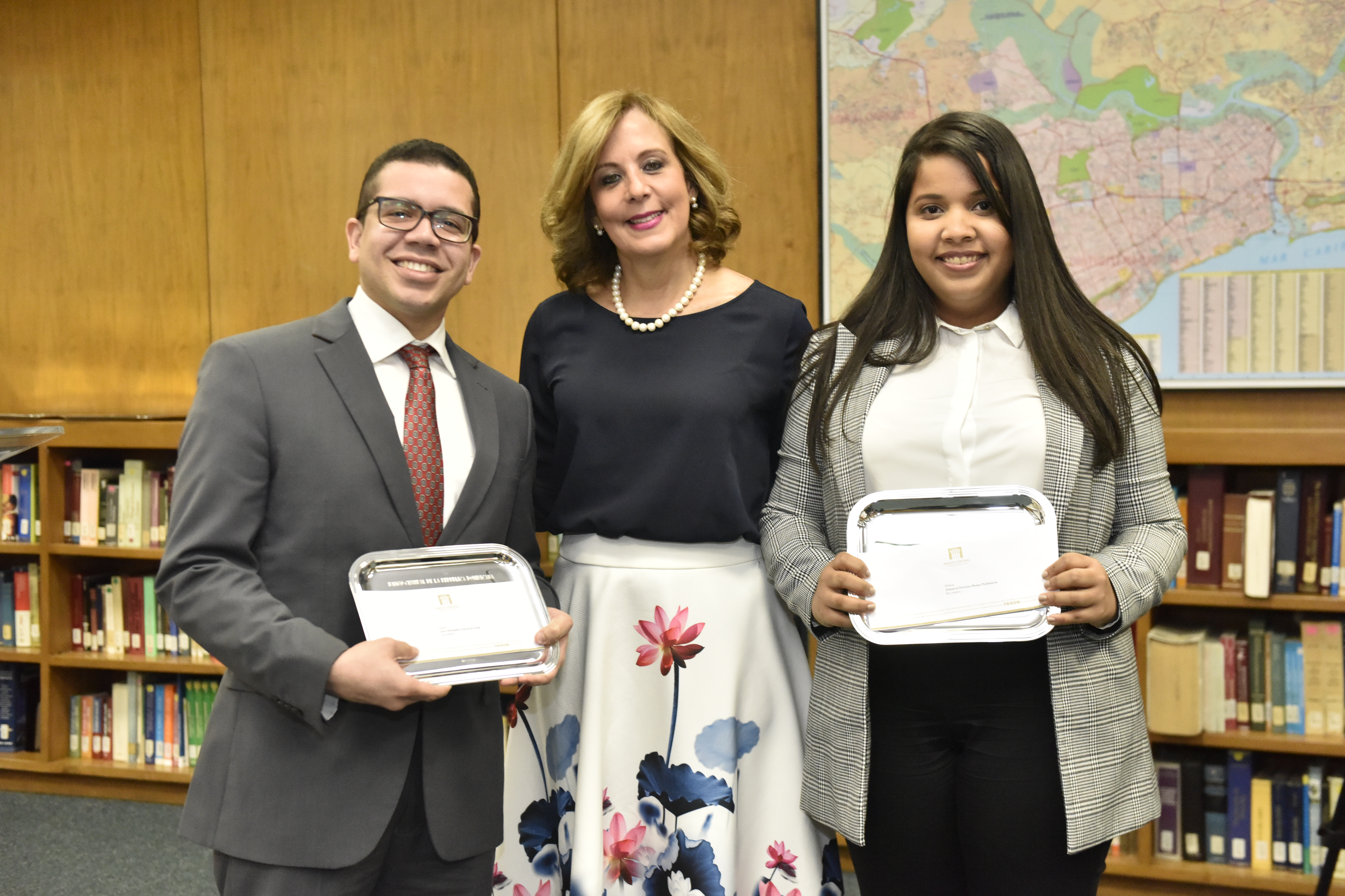 Banco Central entregó los premios del 32° Concurso Anual de Economía Biblioteca Juan Pablo Duarte