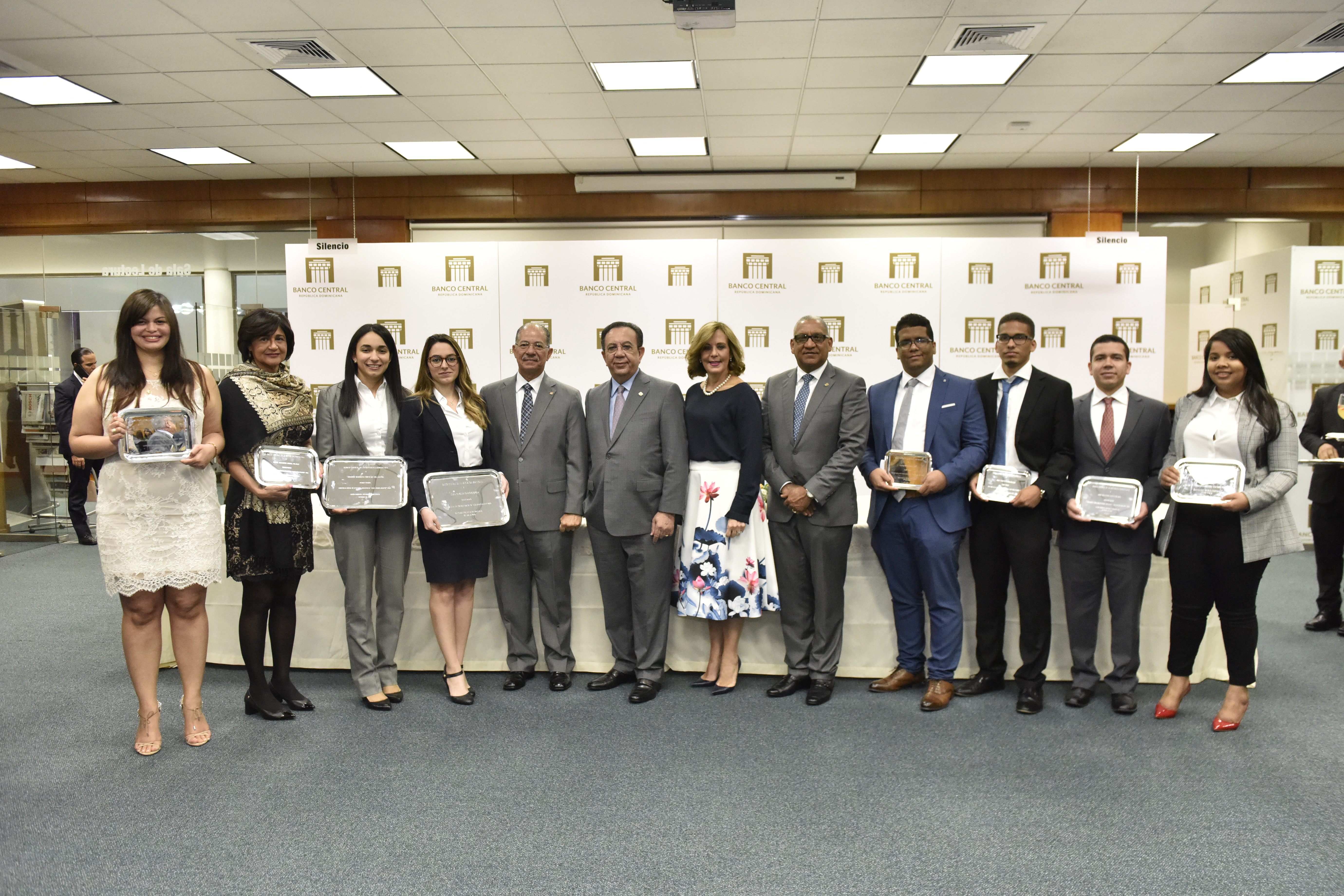 Banco Central entregó los premios del 32° Concurso Anual de Economía Biblioteca Juan Pablo Duarte
