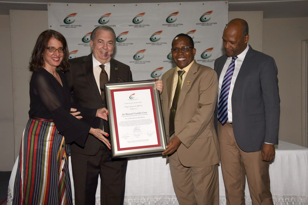 Cultura entrega galardones de los Premios Anuales de Literatura 2018