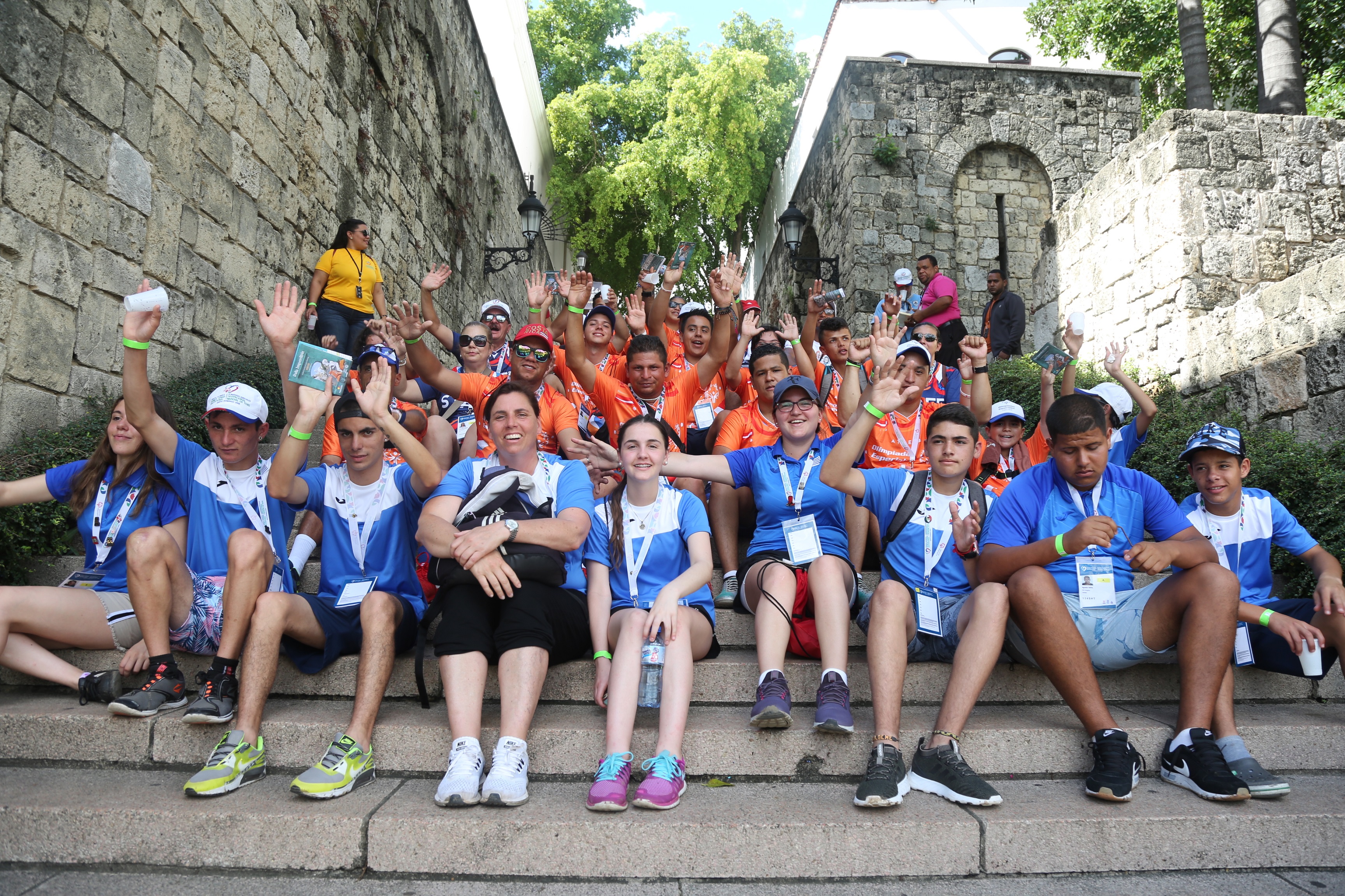 En un ambiente festivo reciben atletas de Olimpiadas Especiales en la Ciudad Colonial