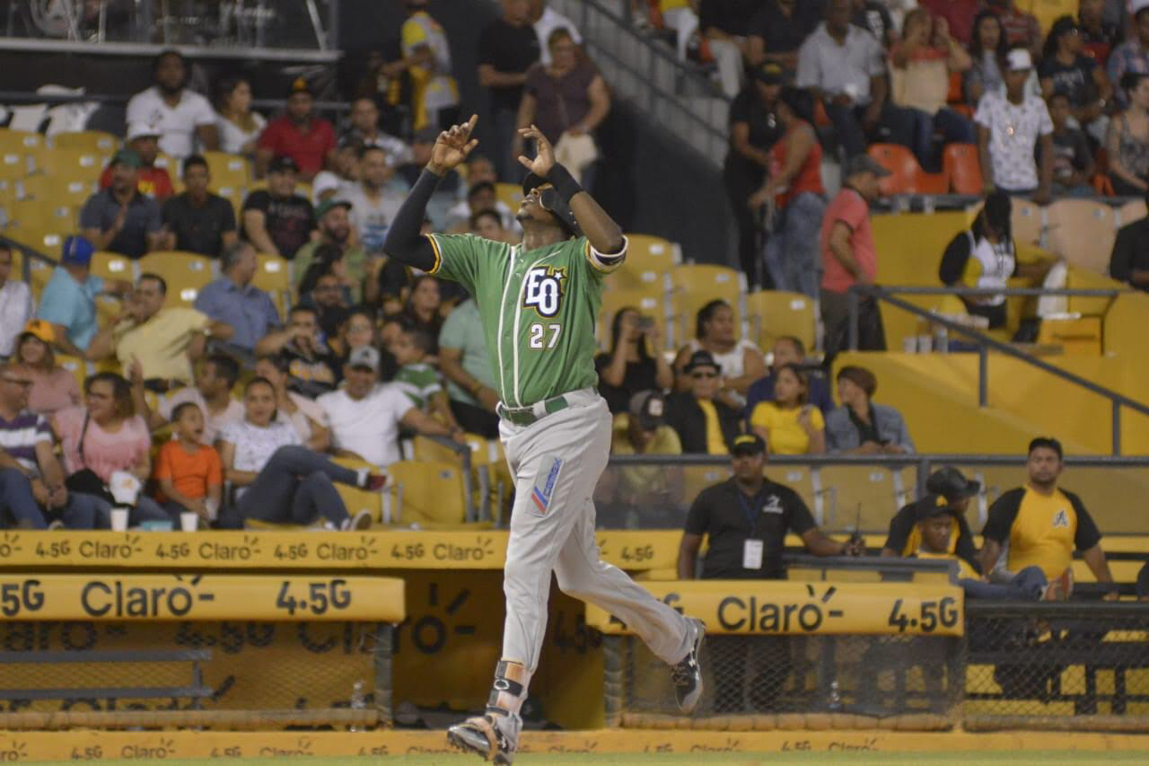 Estrellas vencen Águilas 7-6 en 10 entradas