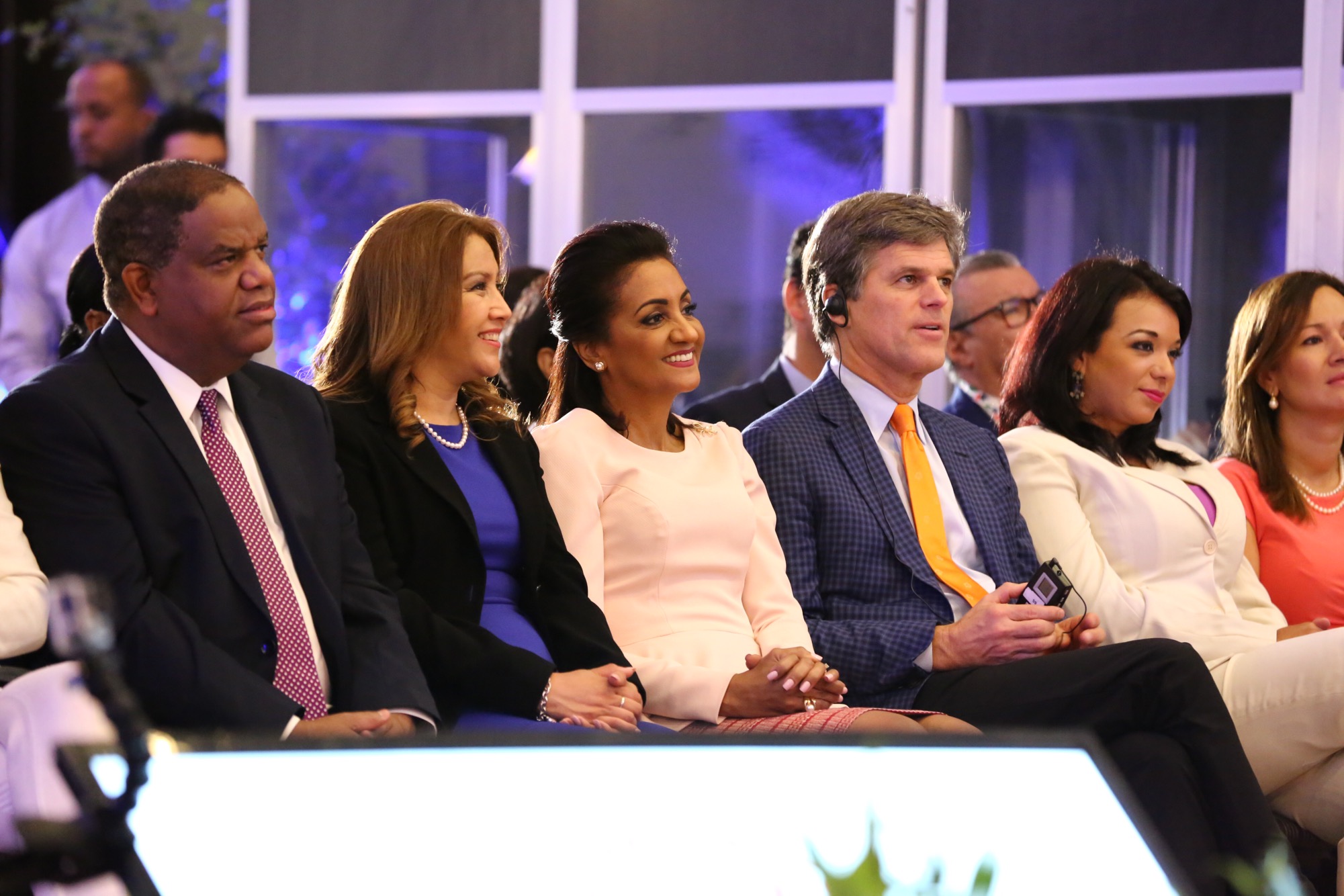 Primera dama llama a sociedades del mundo a comprometerse con la dignidad humana