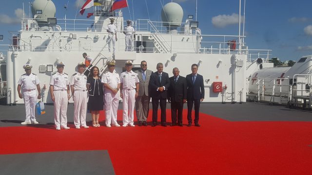 Dan la bienvenida a el “Arca de la Paz” buque Hospital Chino