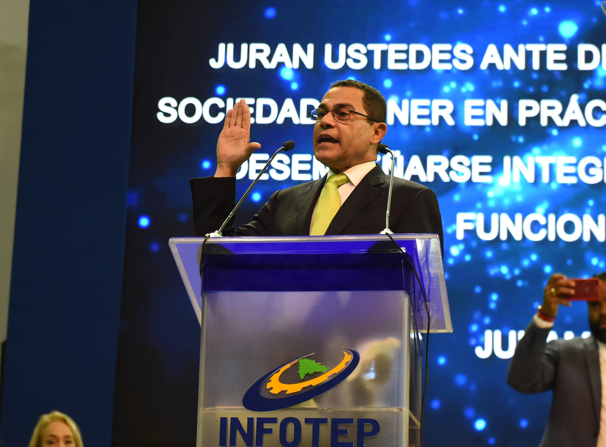 Infotep gradúa a 26 mil 100 nuevos técnicos en ceremonial encabezada por Medina