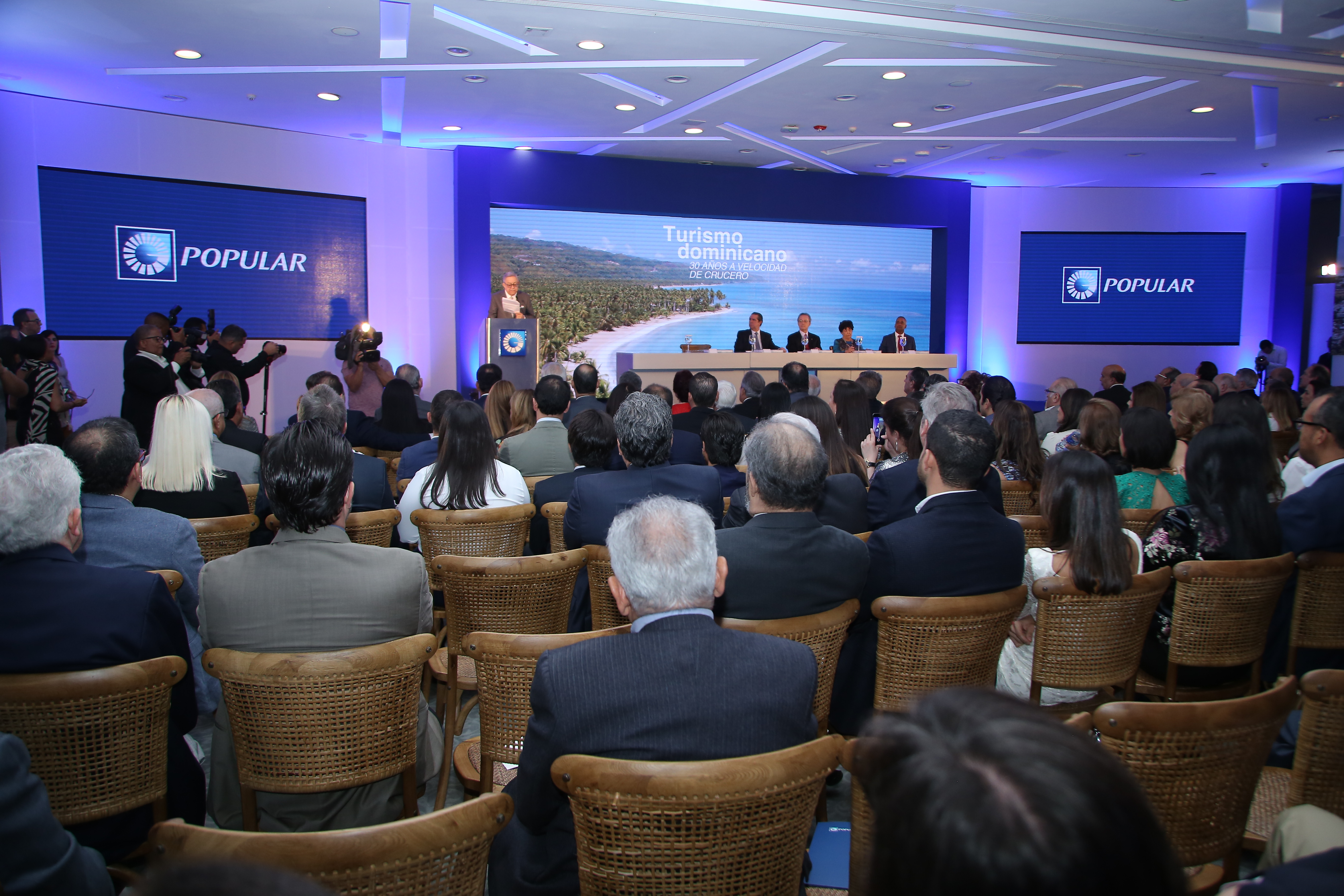 Banco Popular presenta el libro “Turismo dominicano: 30 años a velocidad de crucero”