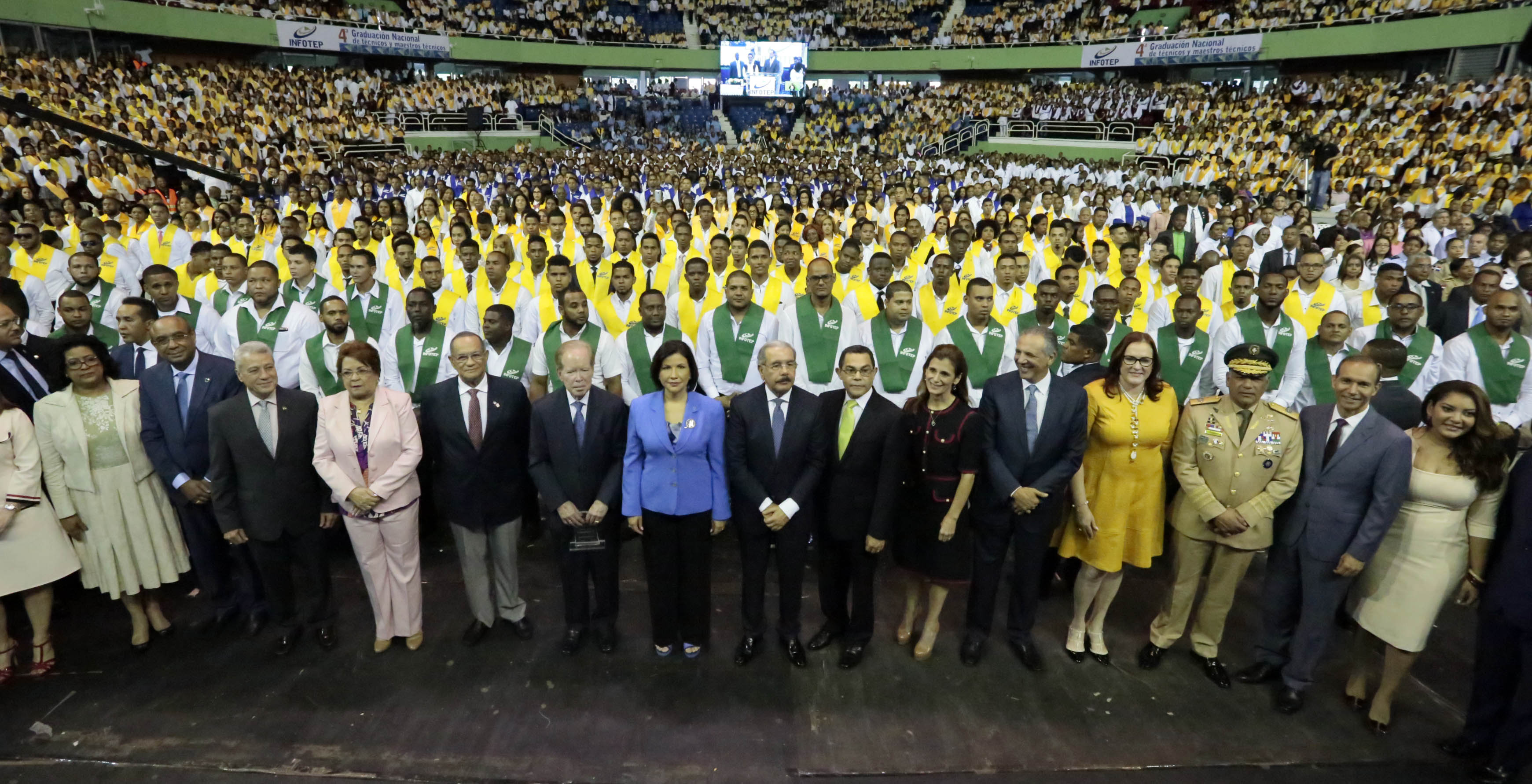 Infotep gradúa a 26 mil 100 nuevos técnicos en ceremonial encabezada por Medina