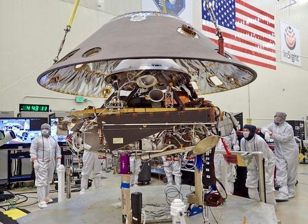 ¿Cuál es la misión de la nave InSight de la NASA en el planeta Marte?