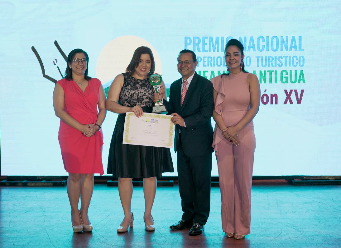 Adompretur entrega premios Epifanio Lantigua