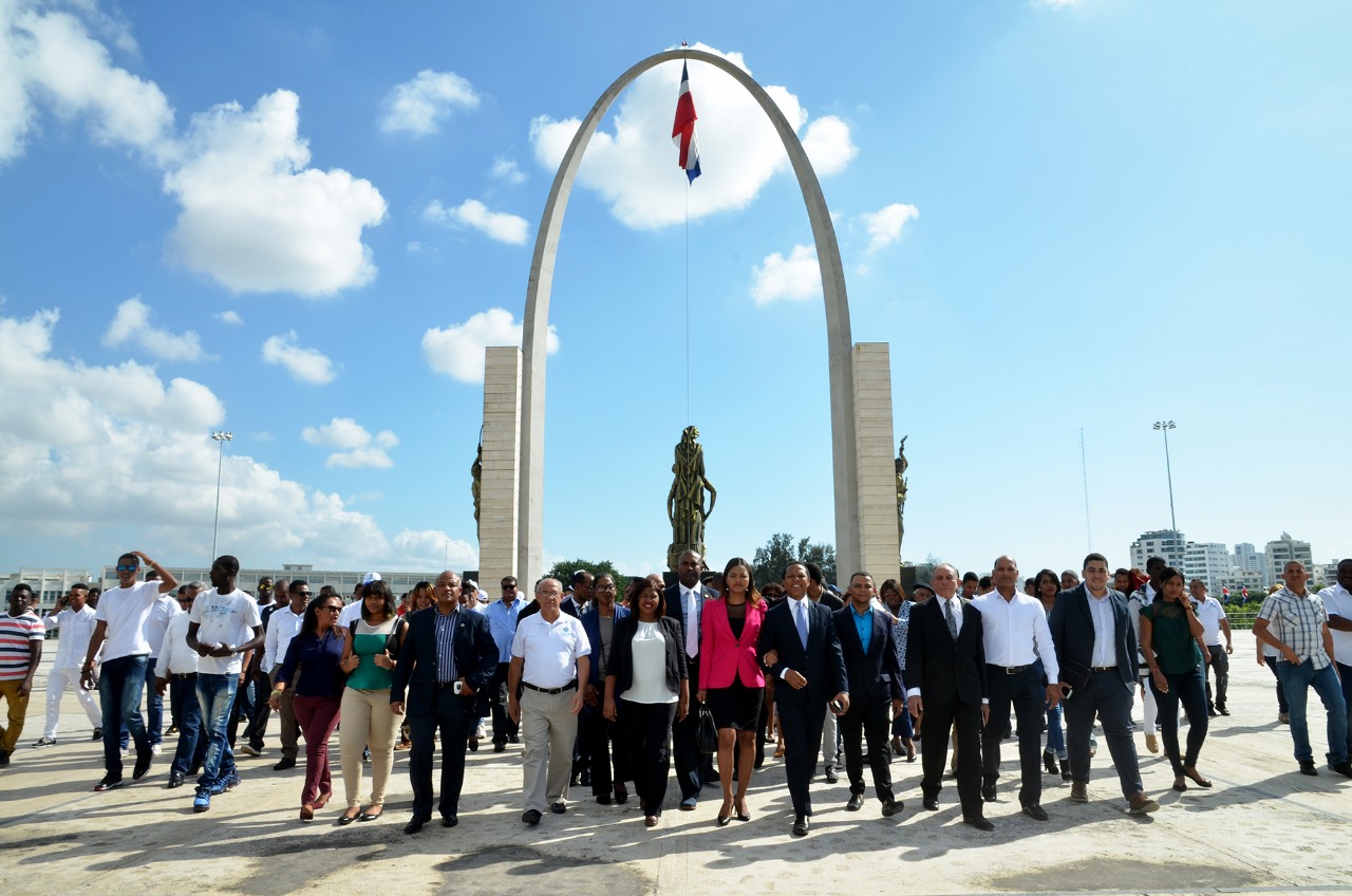 Milton Morrison deposita ante JCE expediente para reconocer País Posible