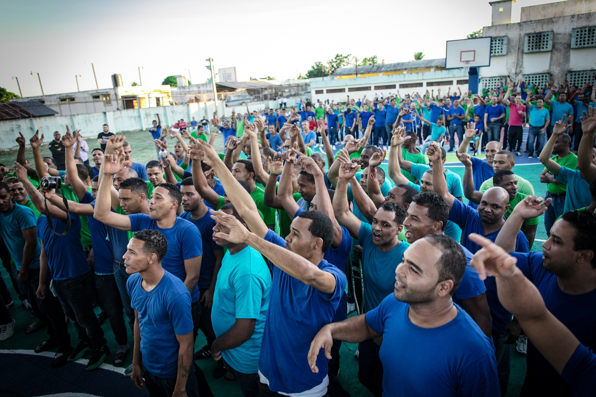Internos en San Francisco de Macorís disfrutan concierto de Don Miguelo