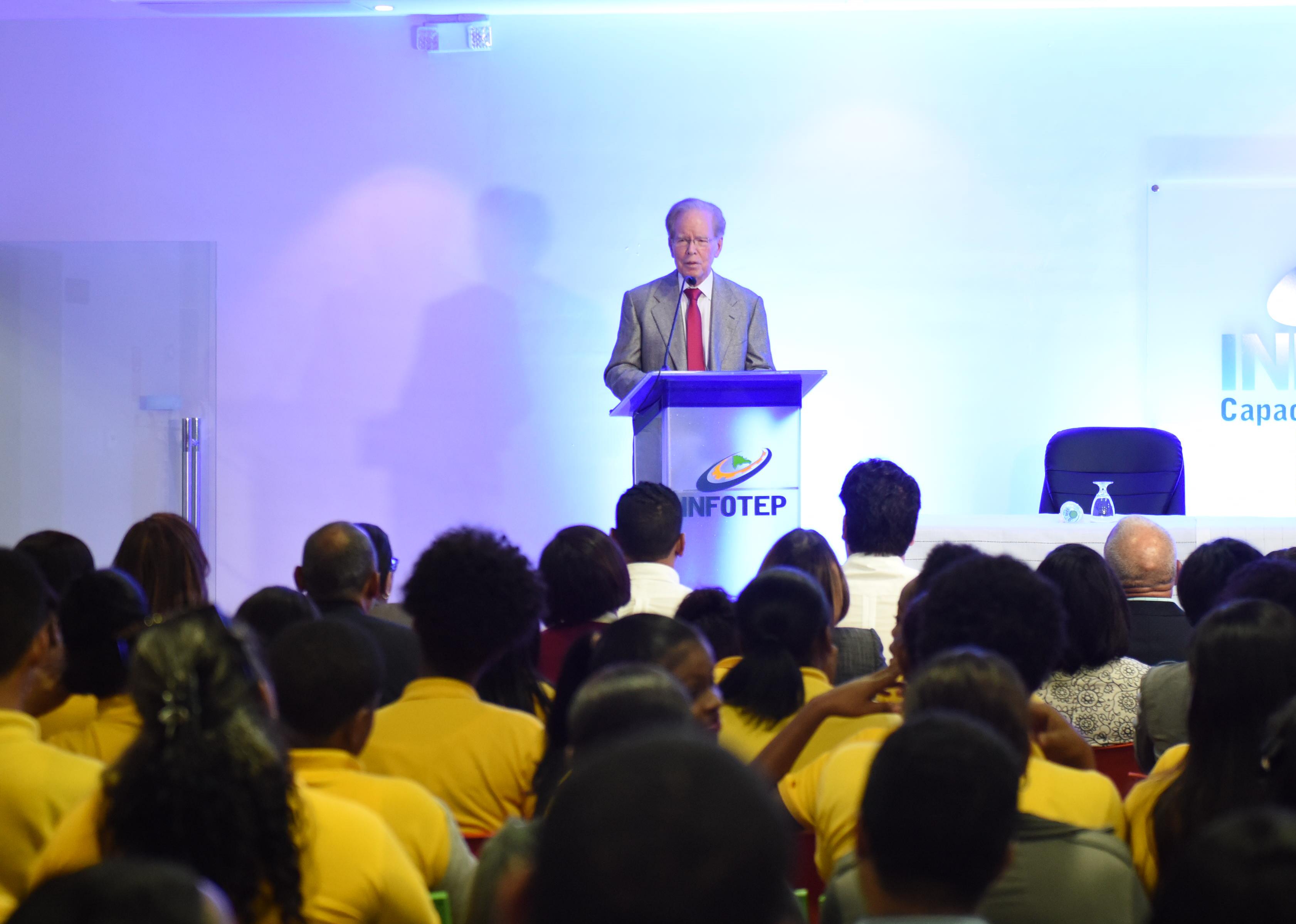 Pepín Corripio imparte clase para hacer negocios