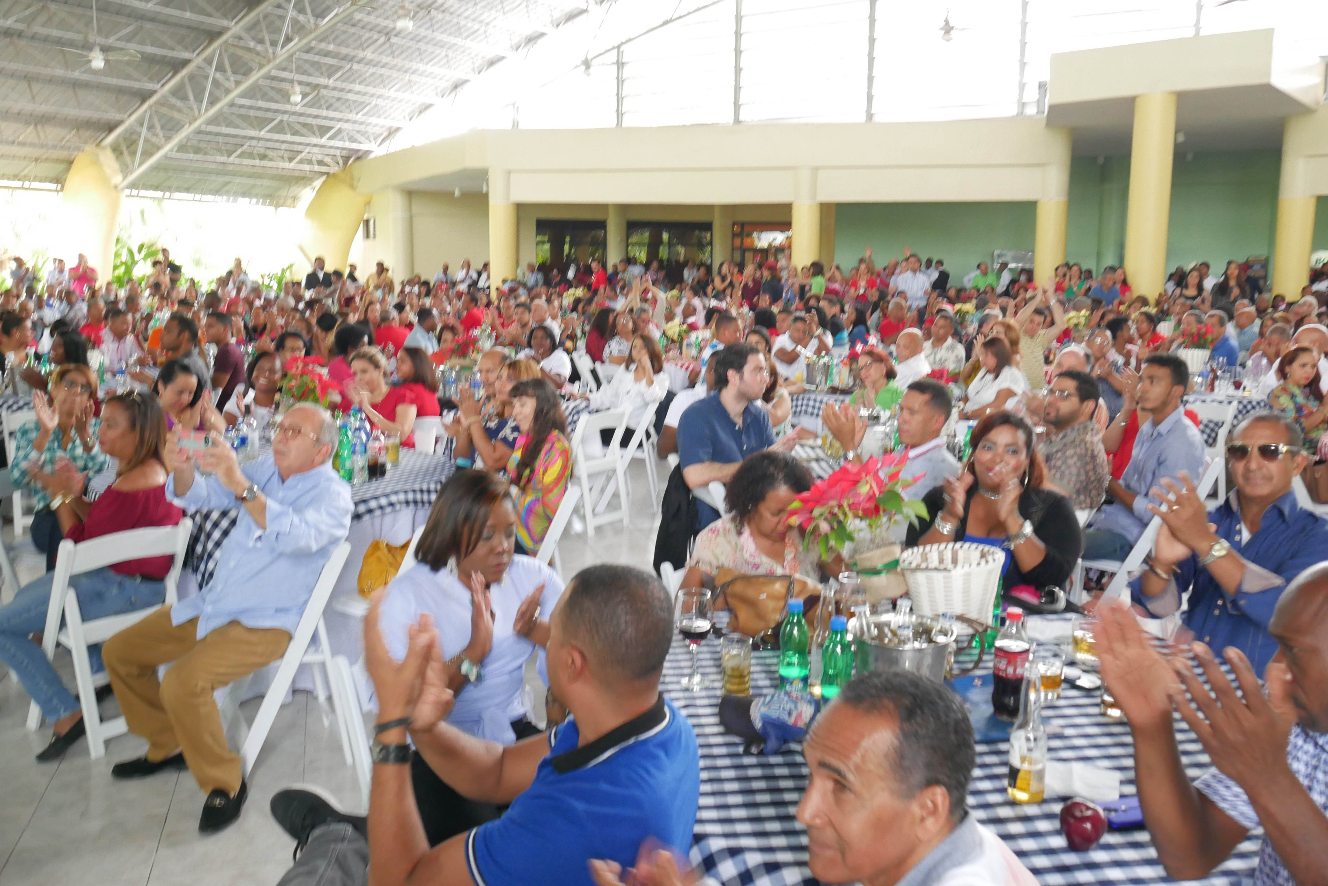 Cultura entrega el salario 14 a sus empleados como regalo de Navidad