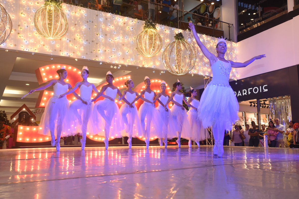 Presentan con éxito “Cascanueces” en Galería 360