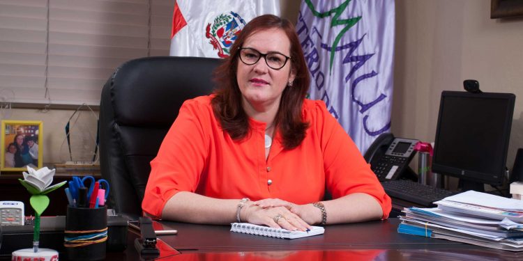 Ministra de la Mujer dice libertad de Omega es un retroceso