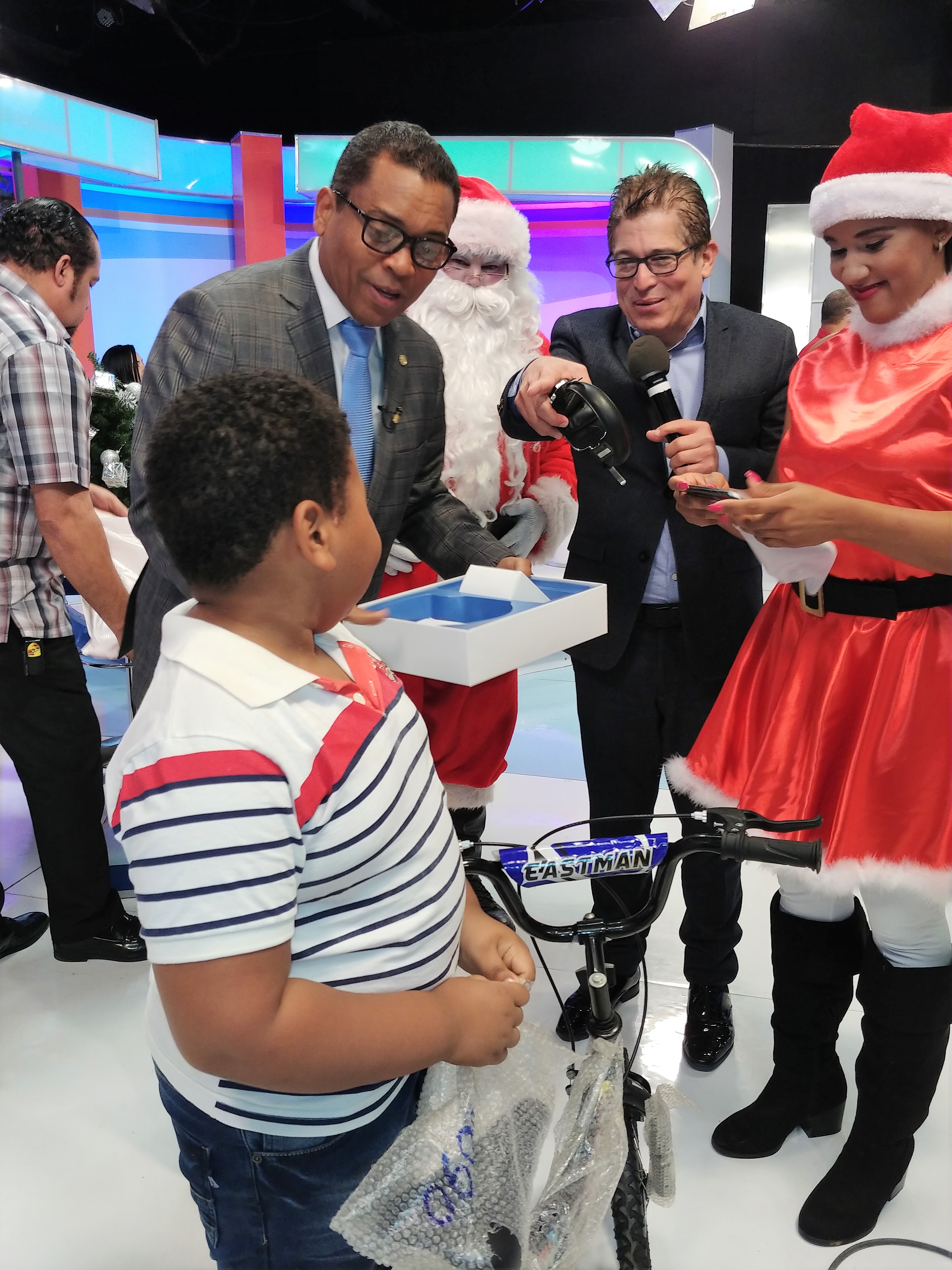 Valoran en Florida labor social de Iván Ruiz del Show del Mediodía