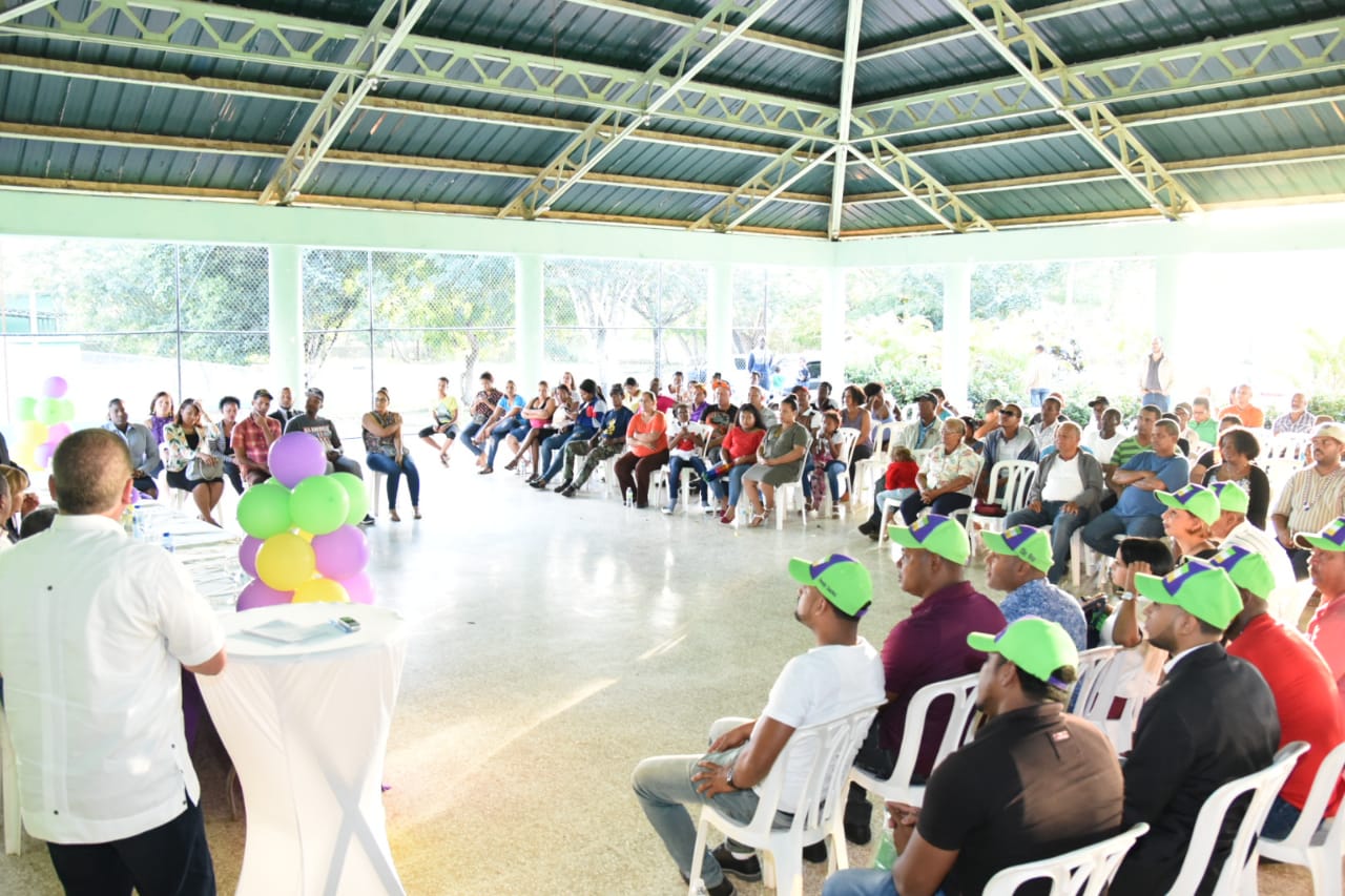 Ex perremeistas pasan a  apoyar a Leonel Fernández en SDE