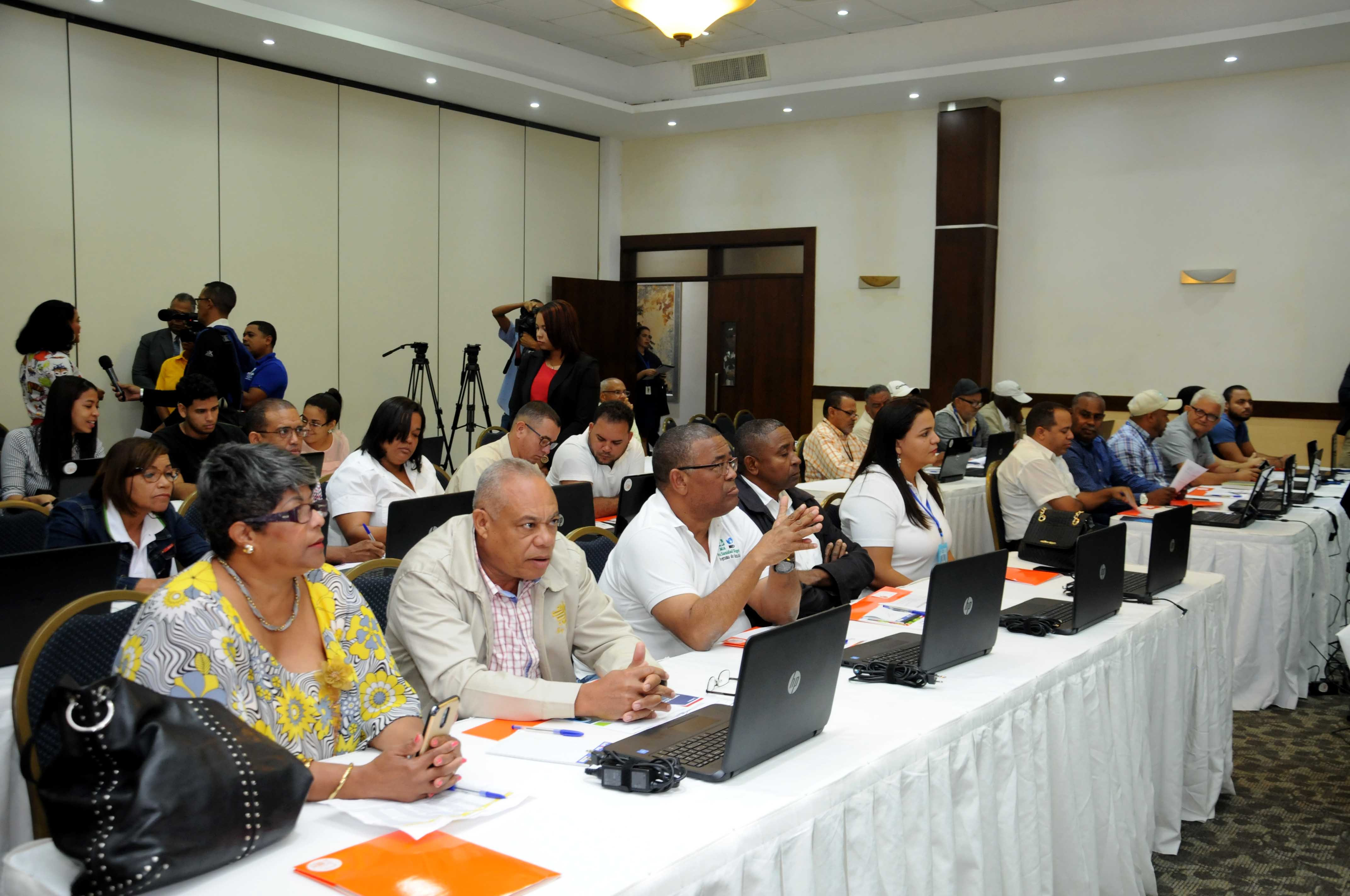 MICM capacita técnicos de Agricultura en el uso de Ventanilla Única de Comercio Exterior