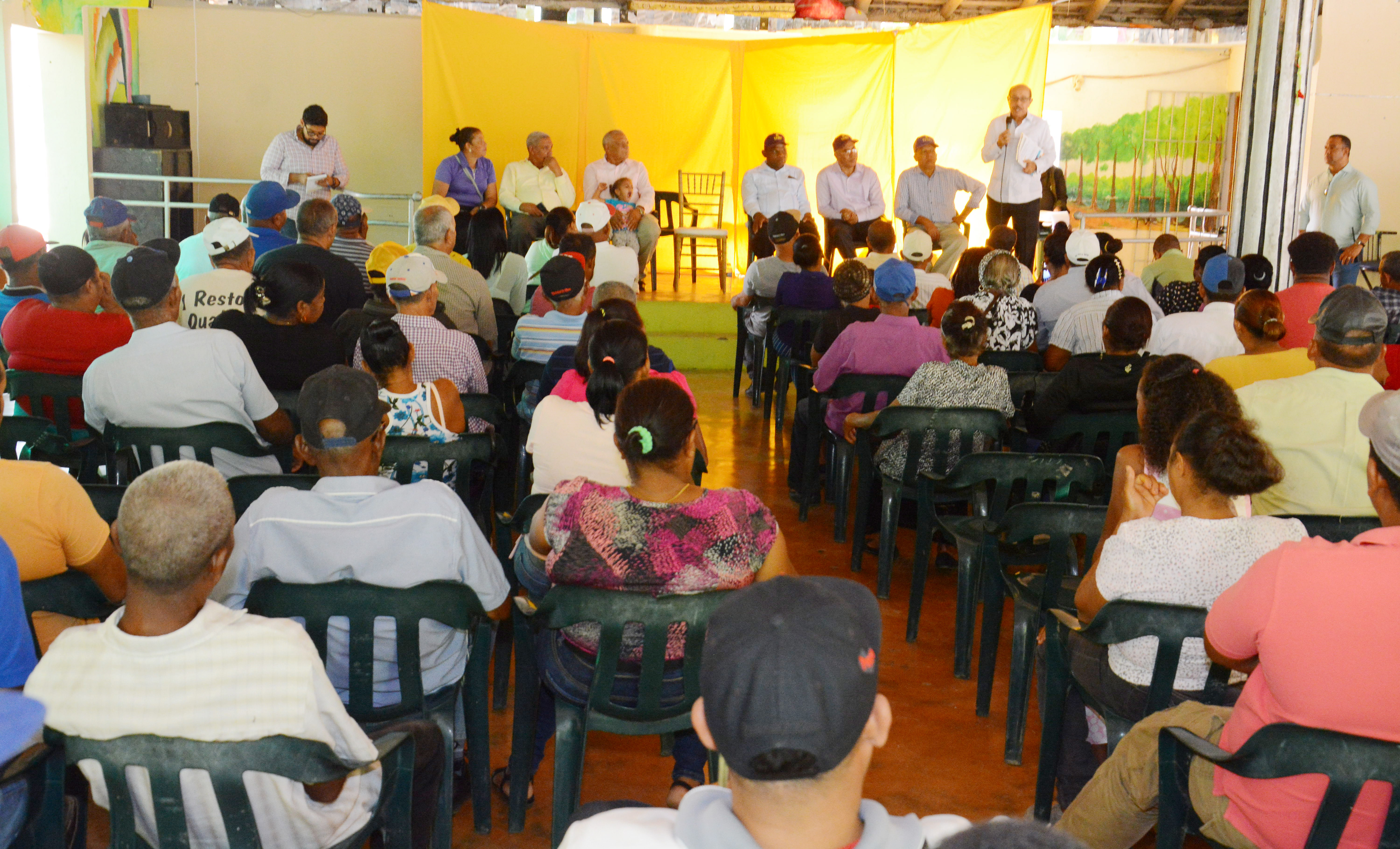 Temístocles Montás recibe respaldo de productores agropecuarios