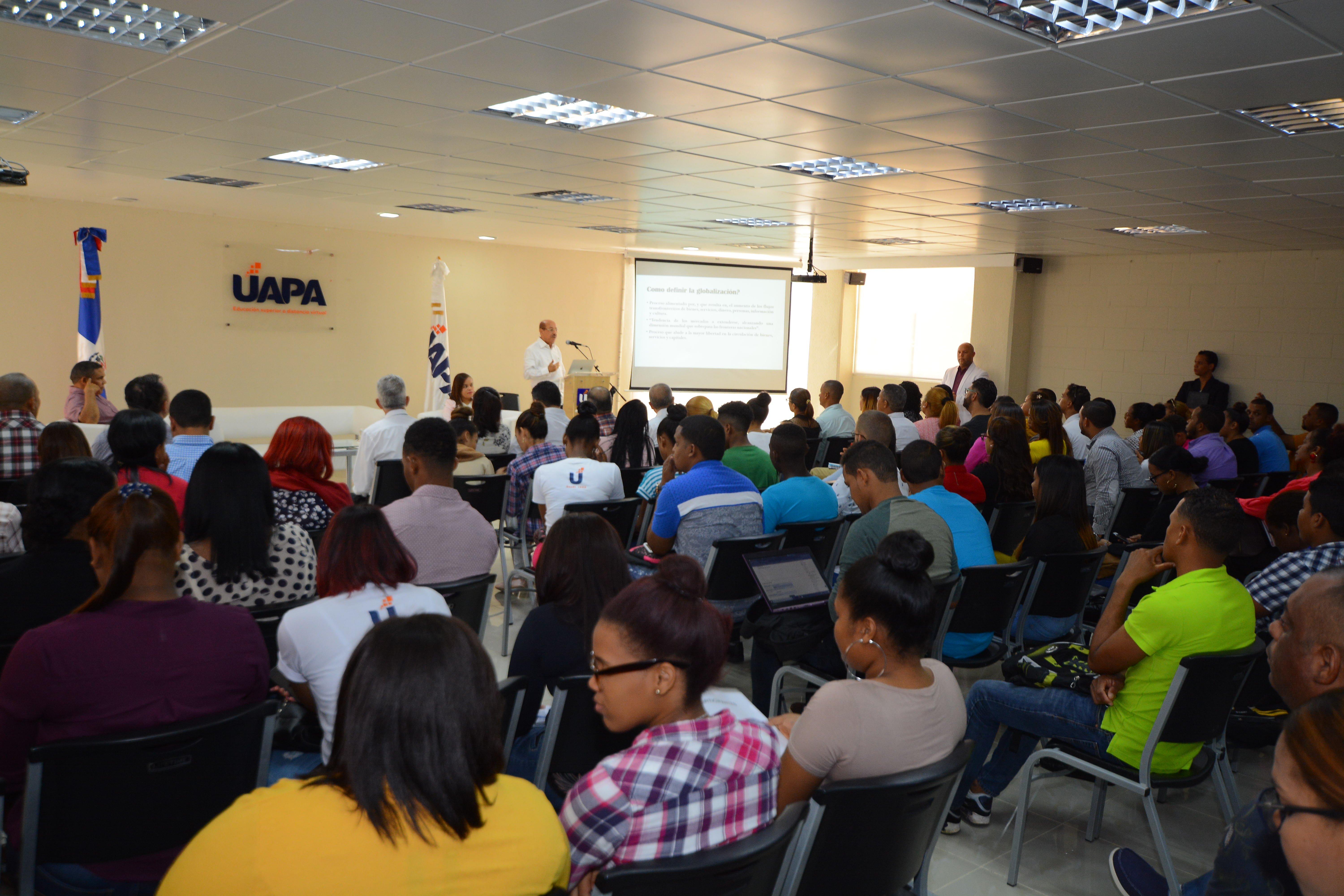 Nagua: Montás llama a preparar el país para afrontar desafíos de la globalización