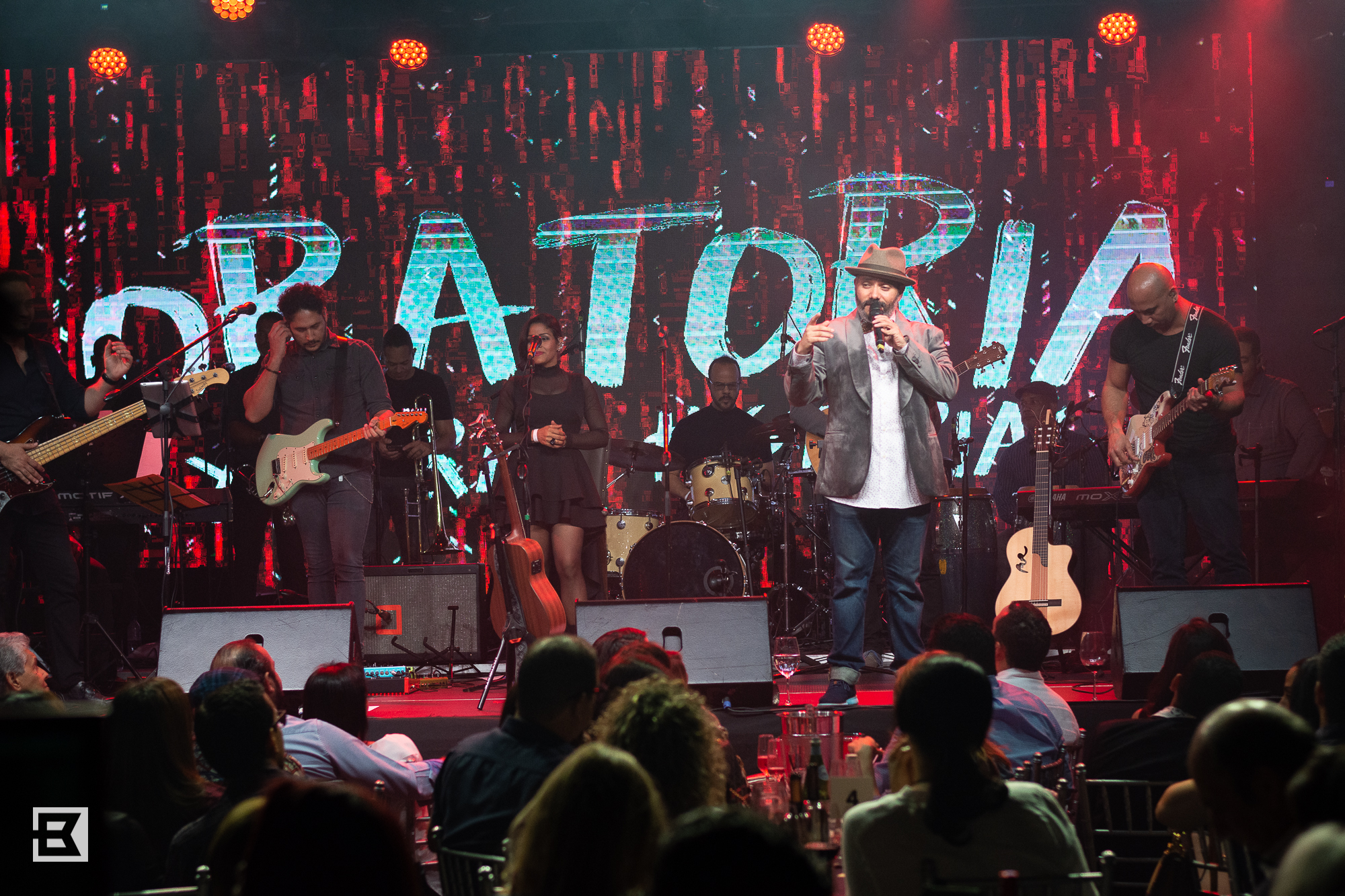 Pavel Núñez presentó con éxito su “Oratoria y otras historias de amor”