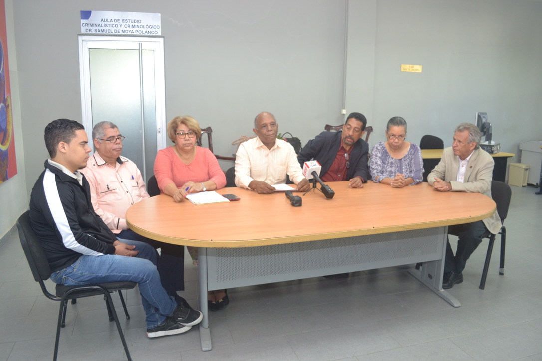 Organizaciones afirman pacto eléctrico buscaba legitimar contratos sin licitaciones