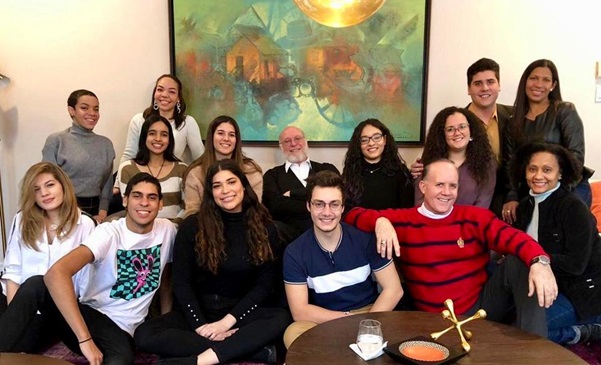 Embajador Pedro Vergés se reúne con estudiantes dominicanos de universidades de Canadá