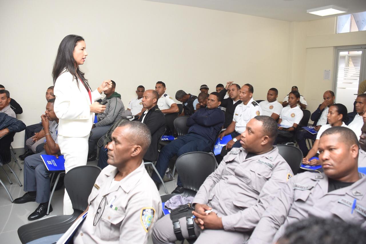 Procuraduría capacita 150 agentes del CESTUR para prevención de criminalidad en la Ciudad Colonial