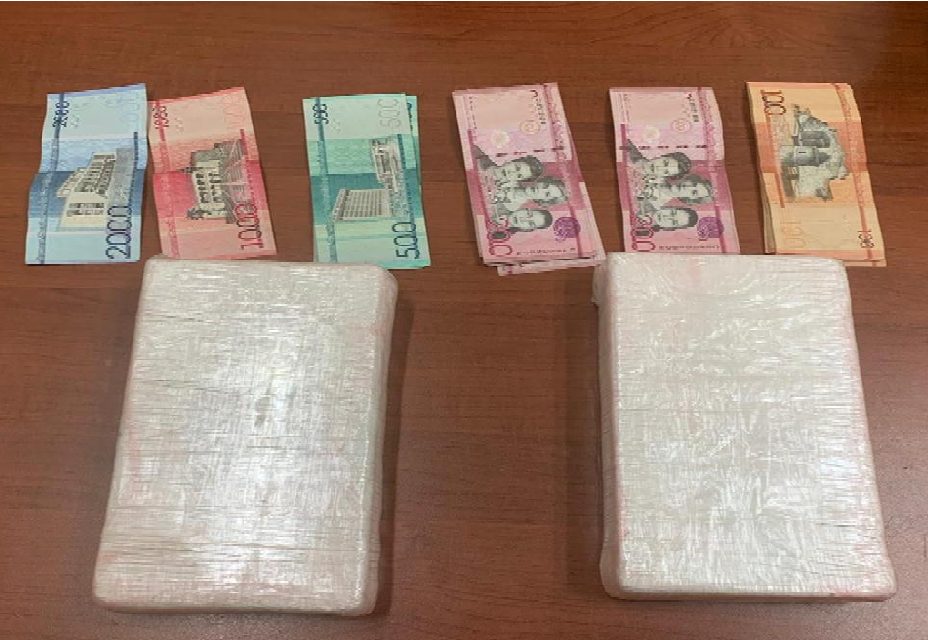 Policía sorprende 4 personas en transación de drogas en Santiago