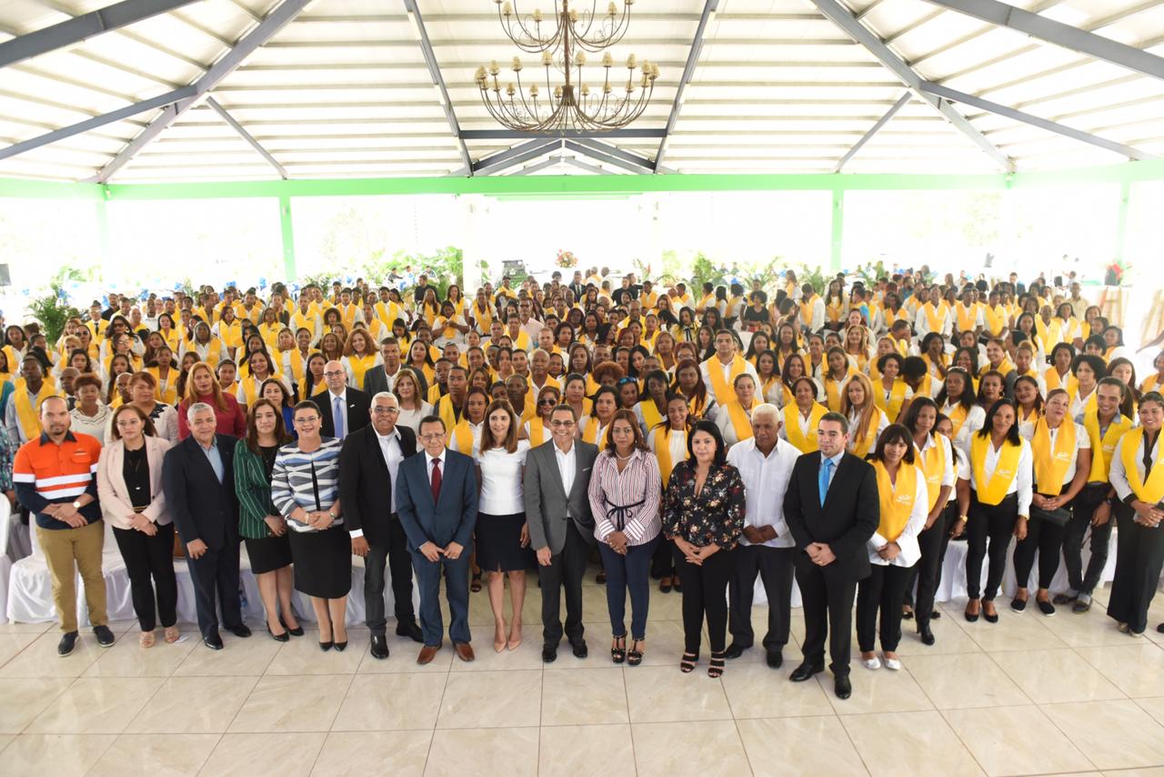 El INFOTEP y Barrick Pueblo Viejo entregan certificados