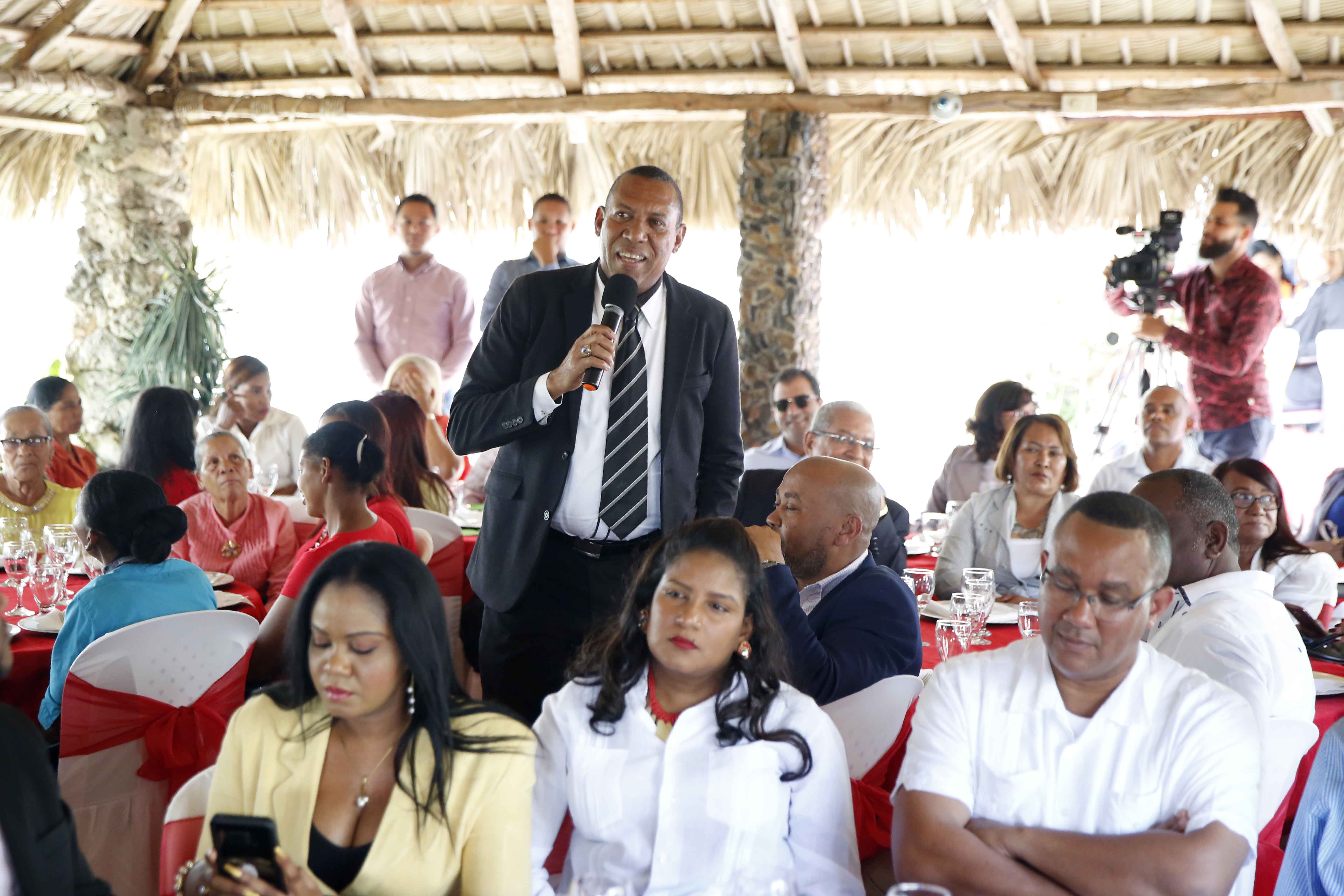 Margarita Cedeño pide unidad a varones del PLD