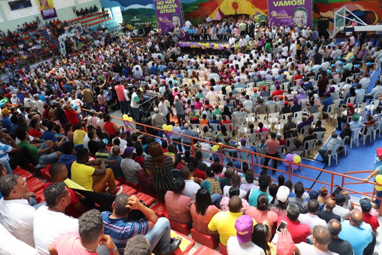 Leonel Fernández aboga por programa de emprendimiento e innovación para la juventud
