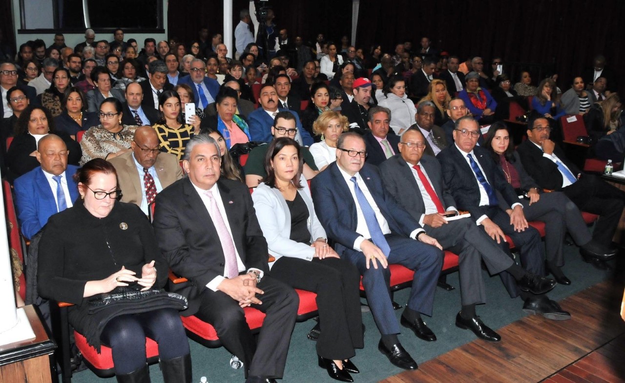 José Tomás Pérez deja en circulación en Nueva York su primera novela