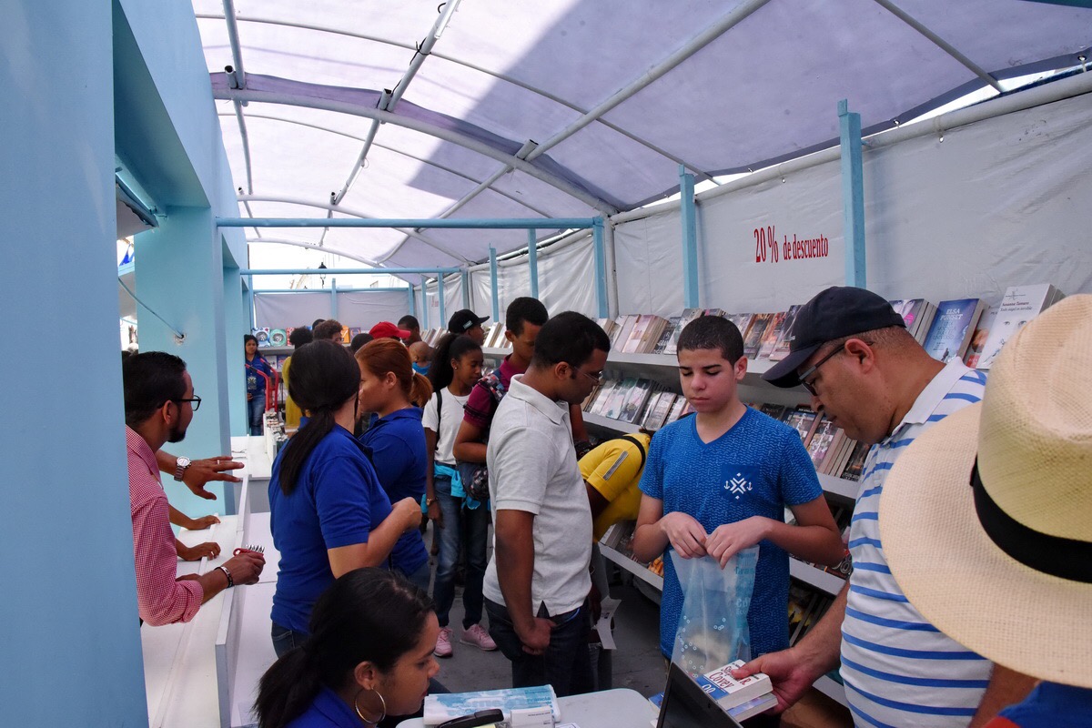 El cuarto día de la FILSD 2019: Más libros, más concurrida y más dinámica