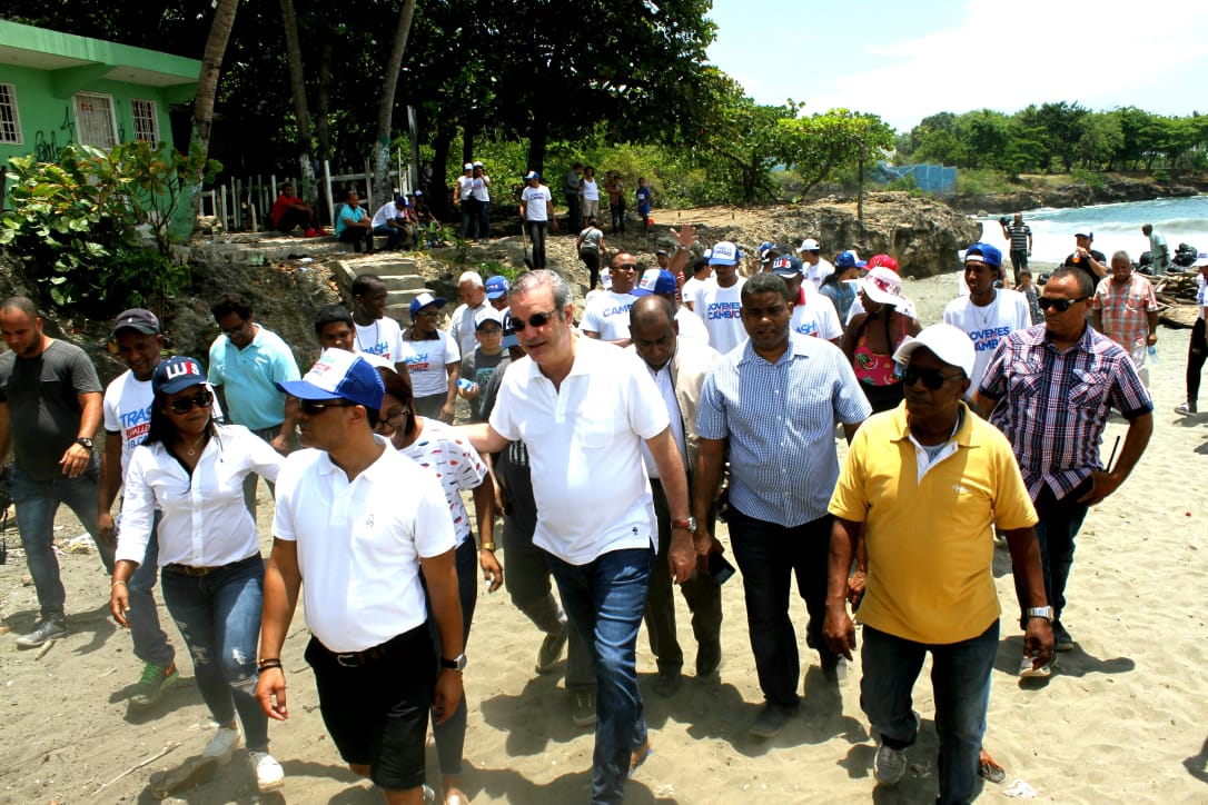 Abinader asegura el cambio es poner la política al servicio de la gente