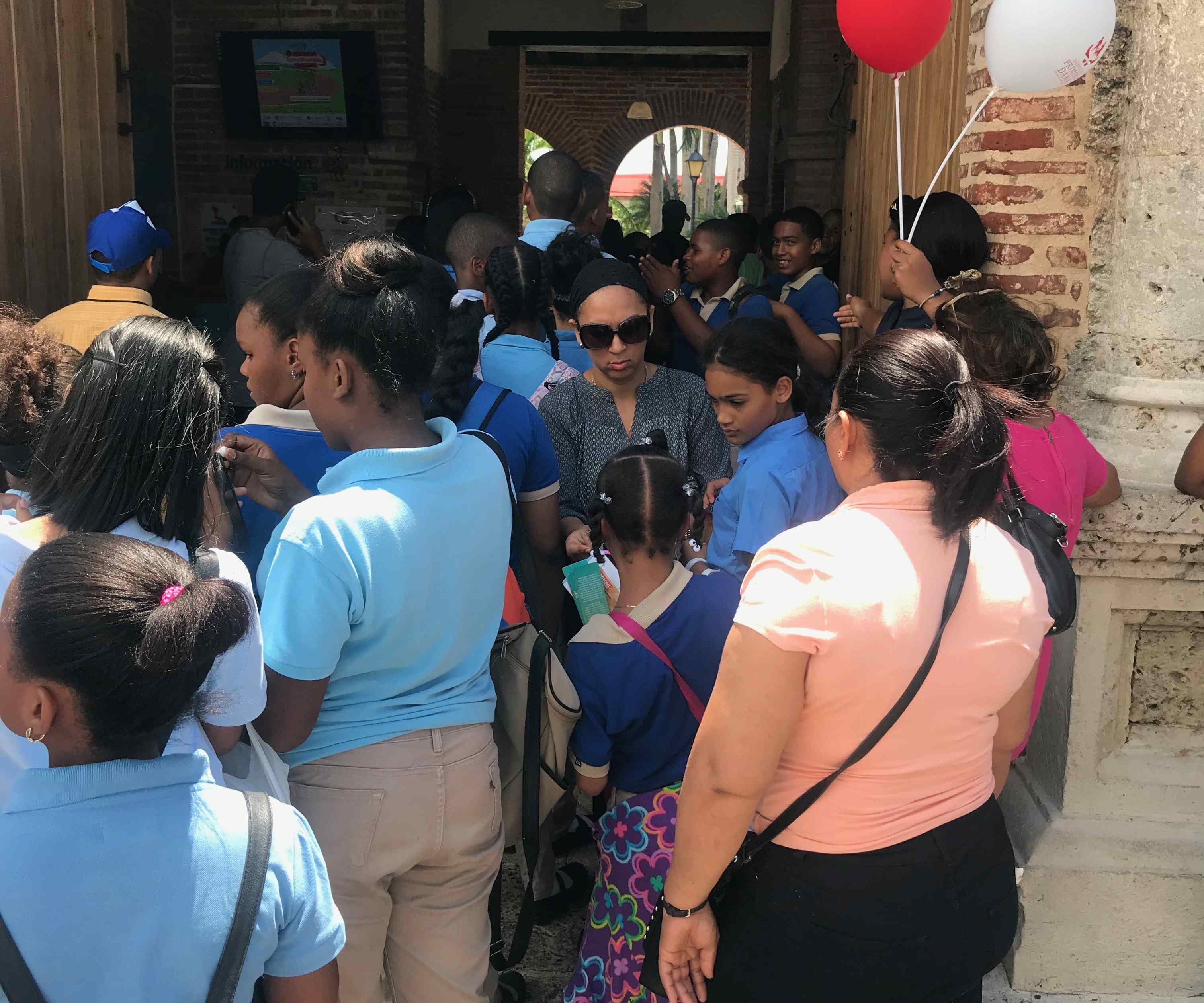 Estudiantes protagonizan el quinto día de la FILSD 2019; Cultura dice se ha concluido el montaje
