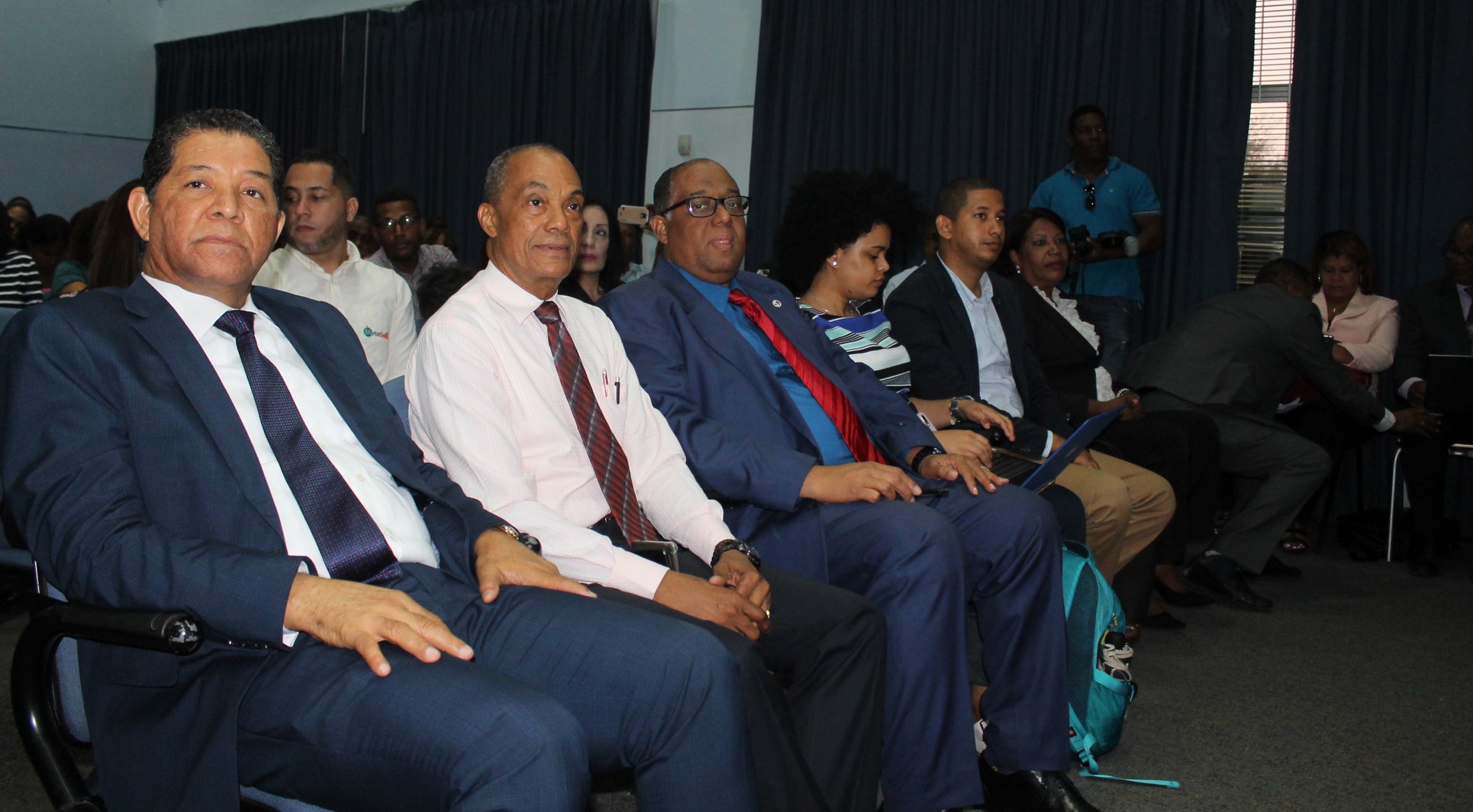 Expertos aseguran periodistas están obligados a insertarse en la tecnología