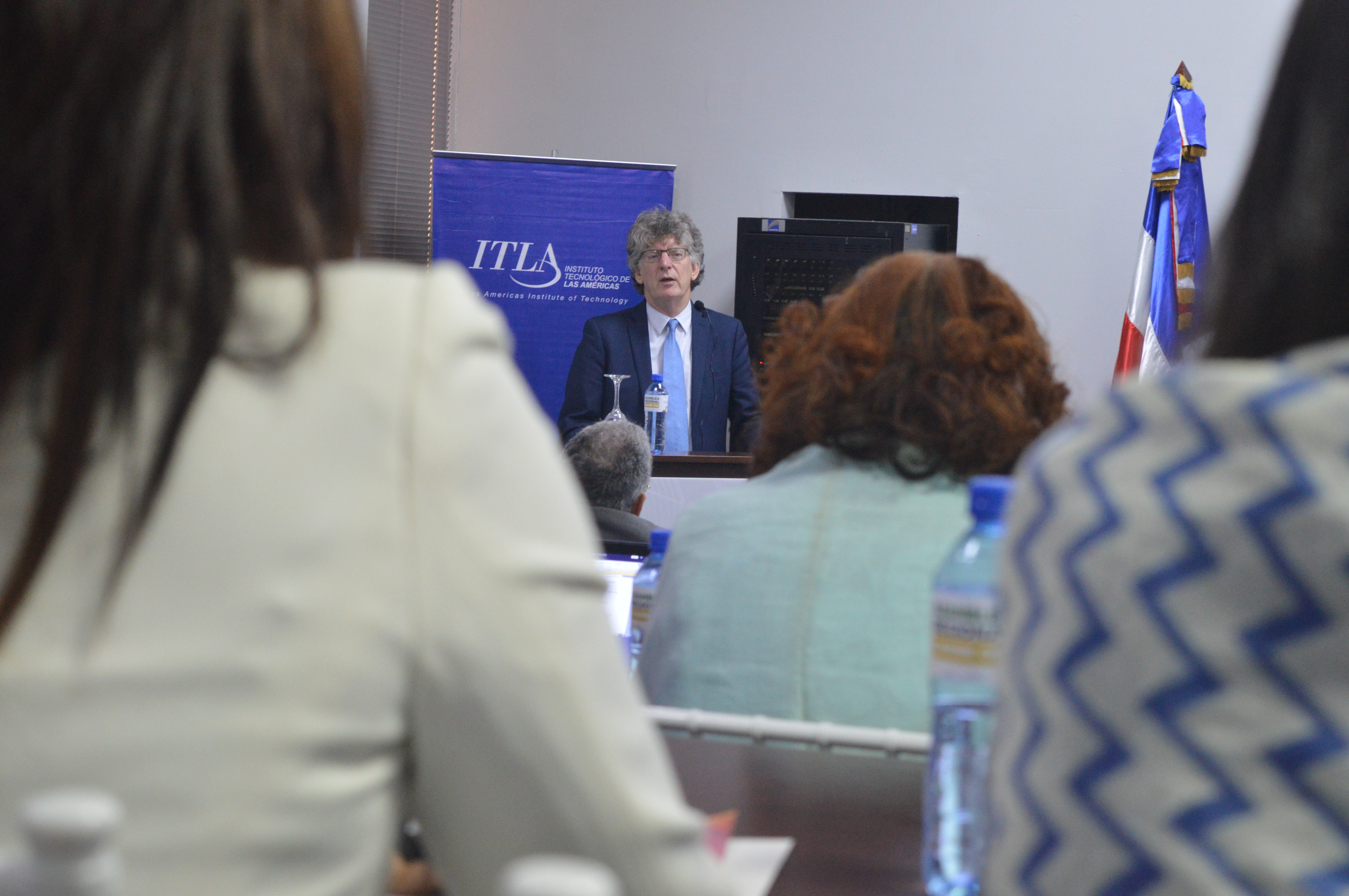 Reconocido académico Boston College oferce conferencia en el ITLA