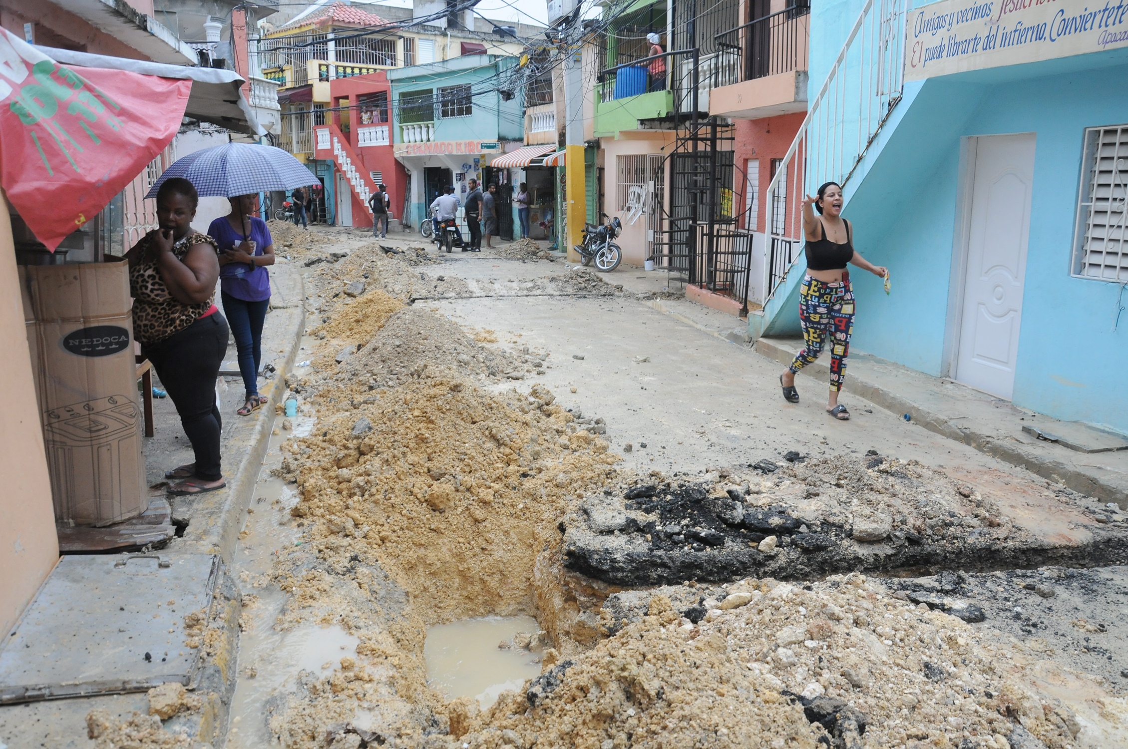 Residentes de la calle 35 en Cristo Rey sin agua desde hace más de 15 días